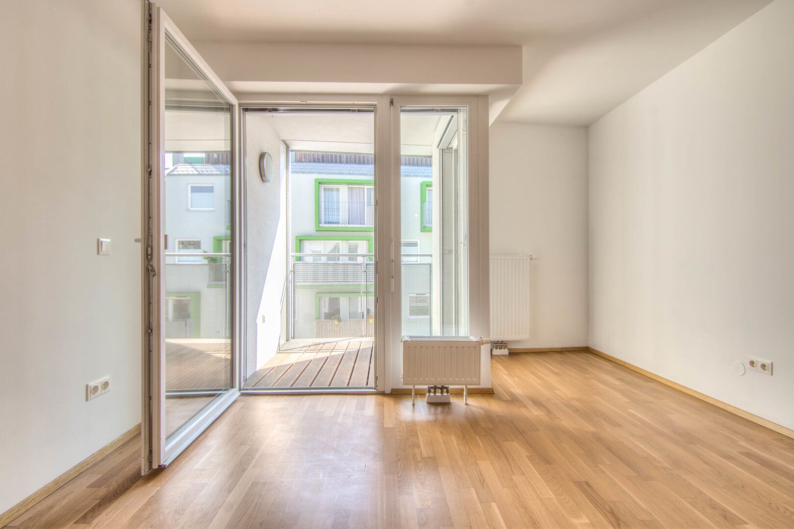 ** Hofseitiges SZ ** Modernes Wohnen mit Loggia und Aussenjalousien