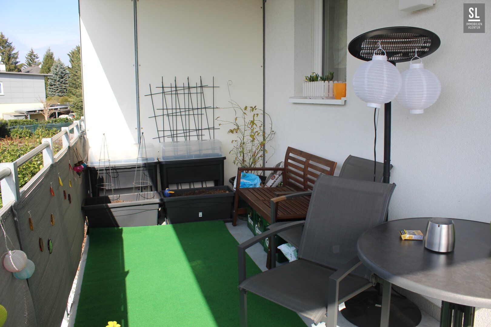 Schöne ruhige Wohnung mit großem überdachtem SW-Balkon, TG Platz und Kellerabteil