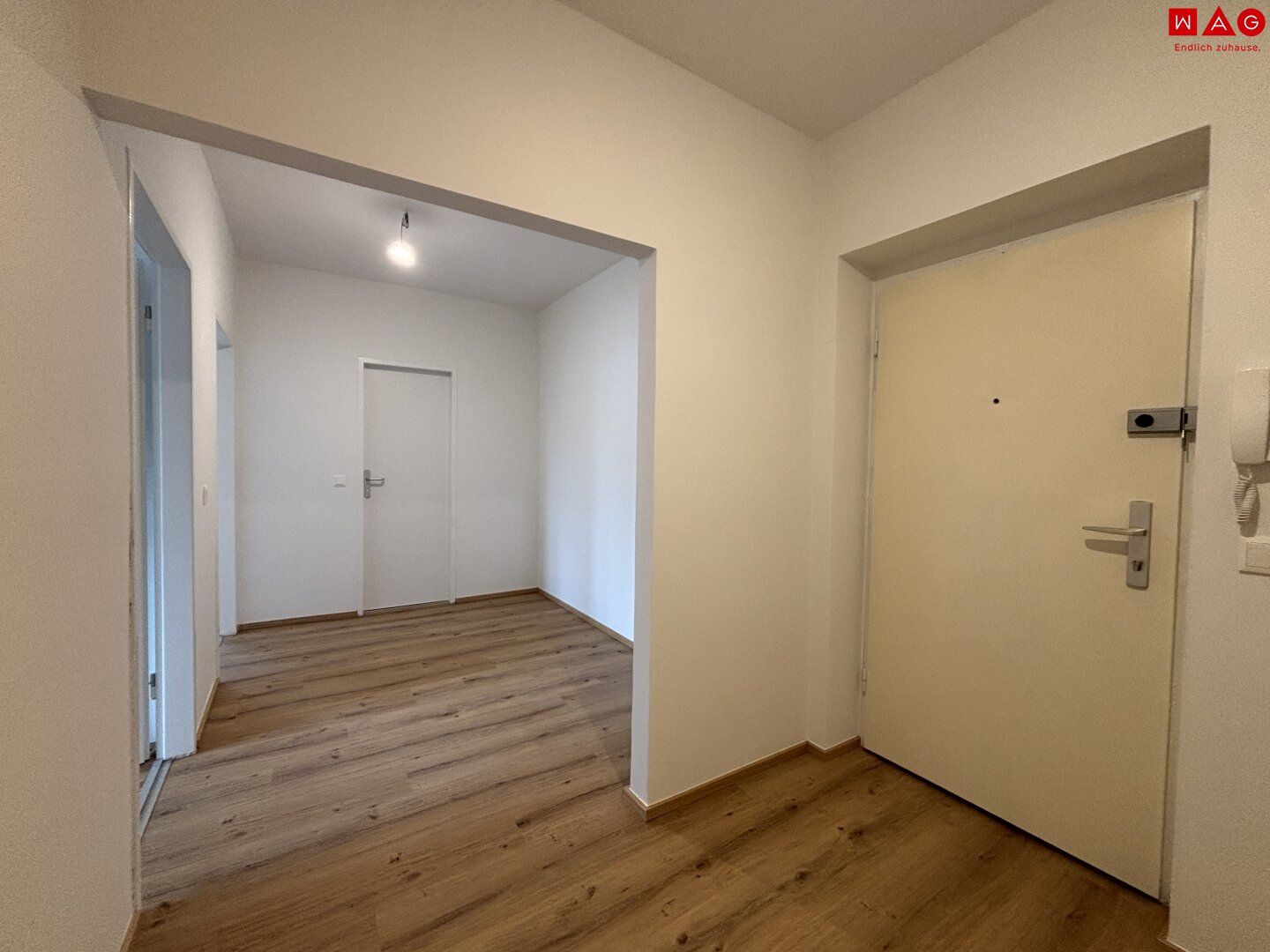 Wie neu! Lichtdurchflutete 2-Zimmer-Wohnung mit Loggia - ab sofort beziehbar