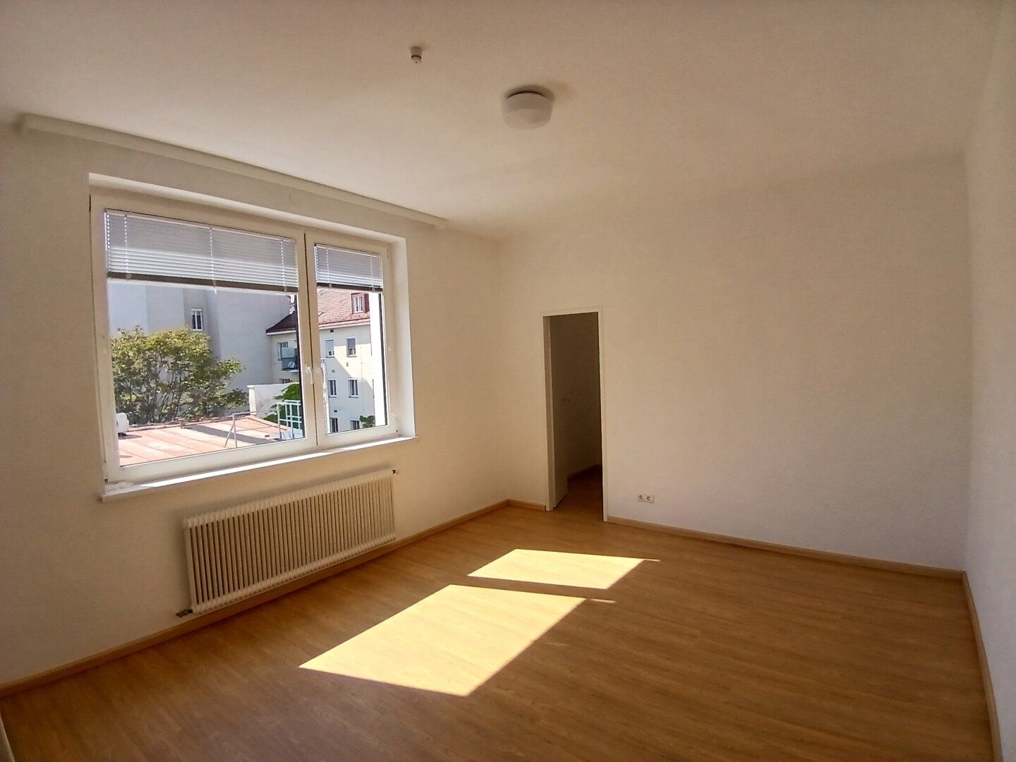 ERSTBEZUG, Helle & ruhige 29m² -Hofseitige Wohnung, 730 € inkl. Heizung + WW, 4 Min zur U4, unbefr., schriftl. Anfragen!