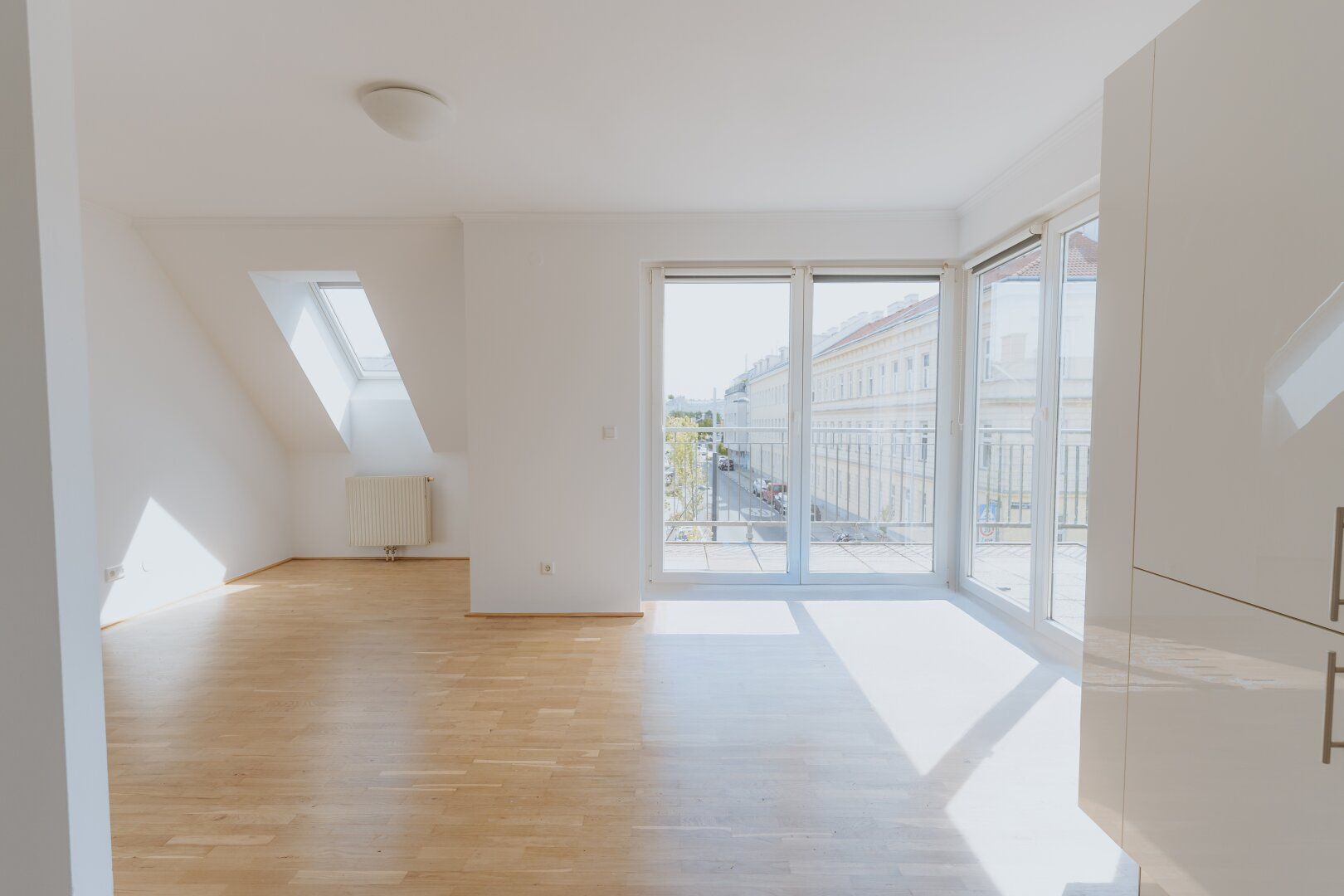 Traumhafte 3- Zimmer Dachgeschoßwohnung über zwei Etagen mit Terrasse