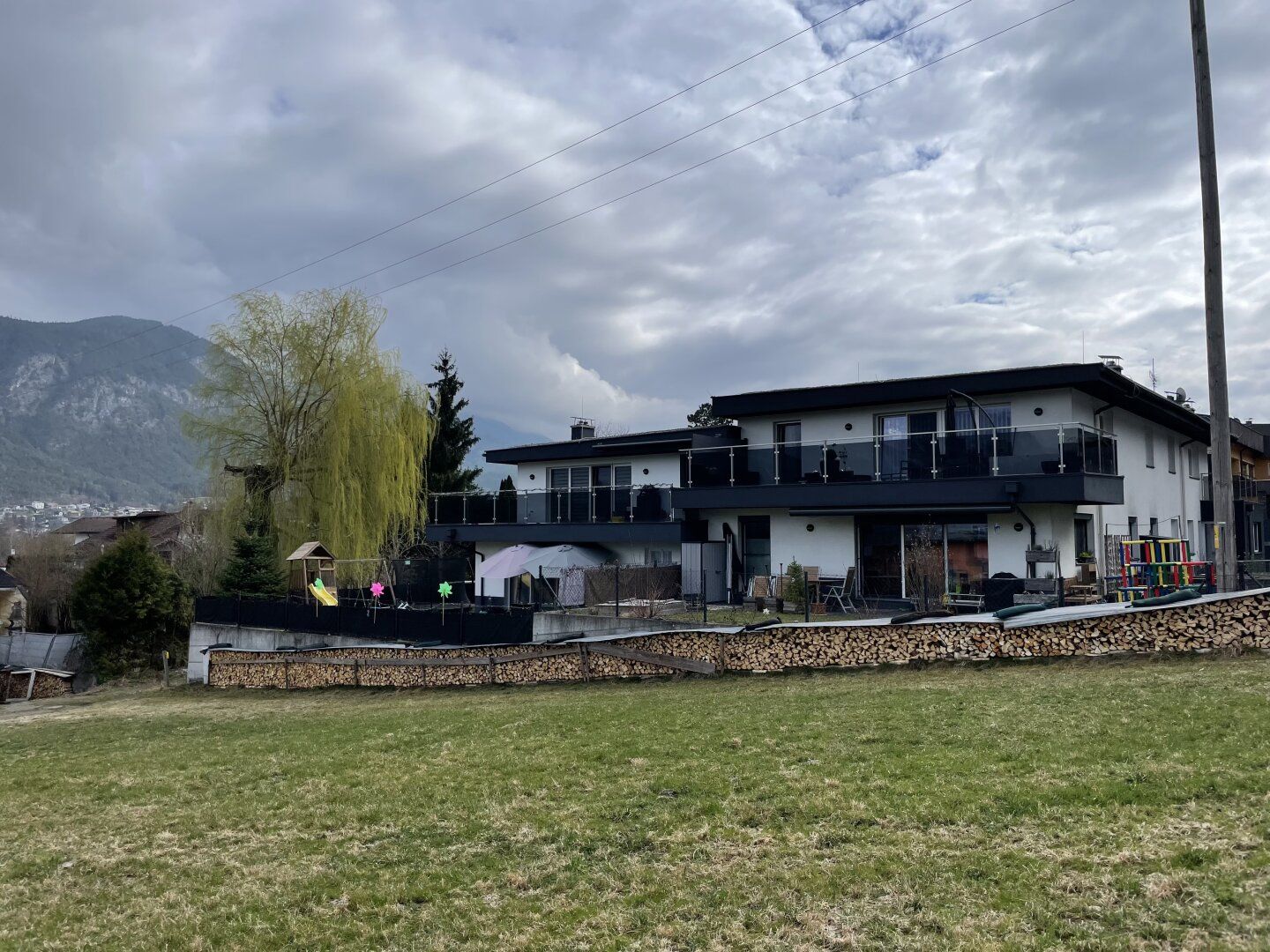 Neuwertige DG-Wohnung in Polling: 5 Zimmer, Top 4 Terrasse - Ihr Tiroler Traum!