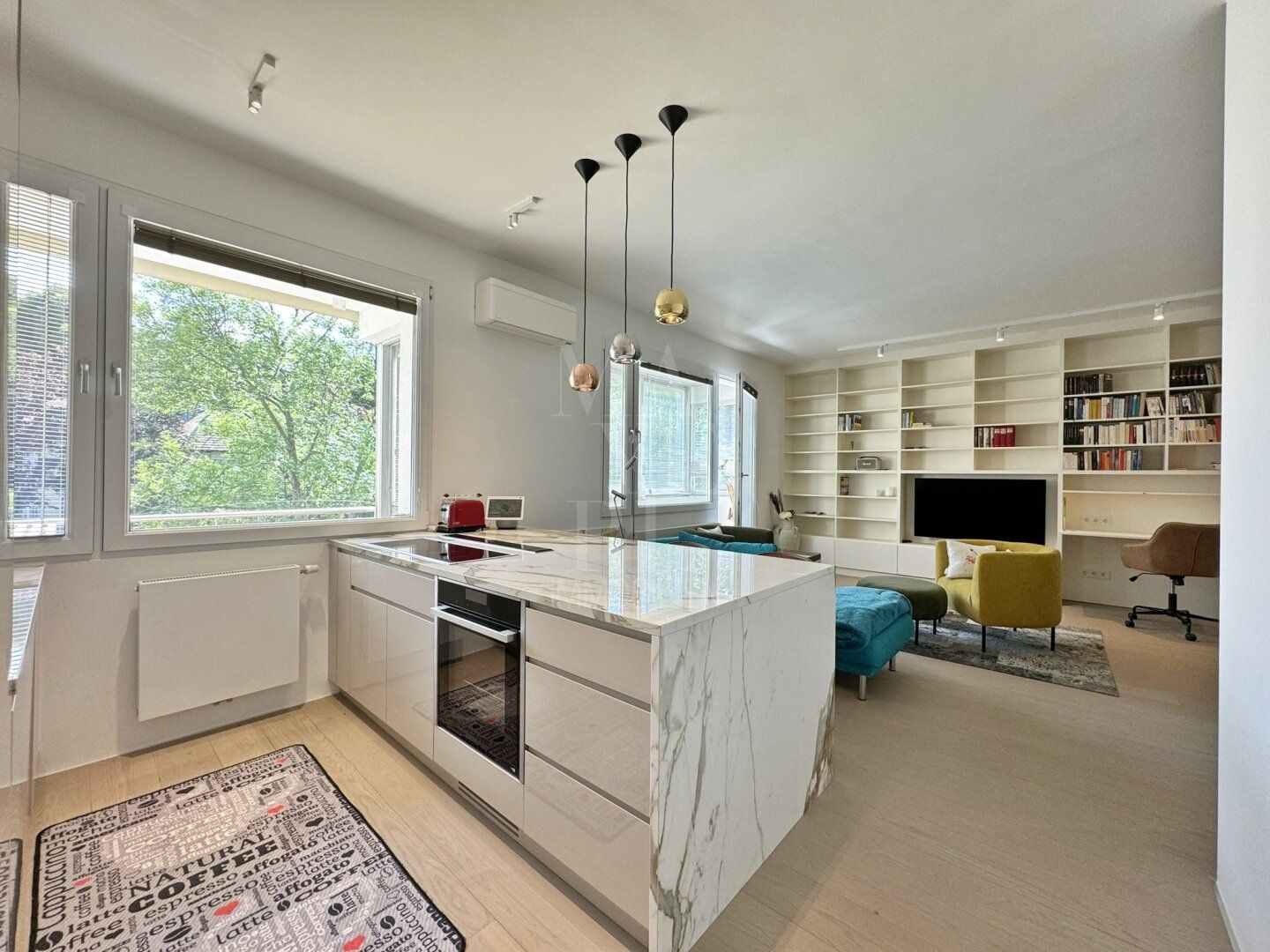 Stylisches Studio mit Balkon & Wintergarten