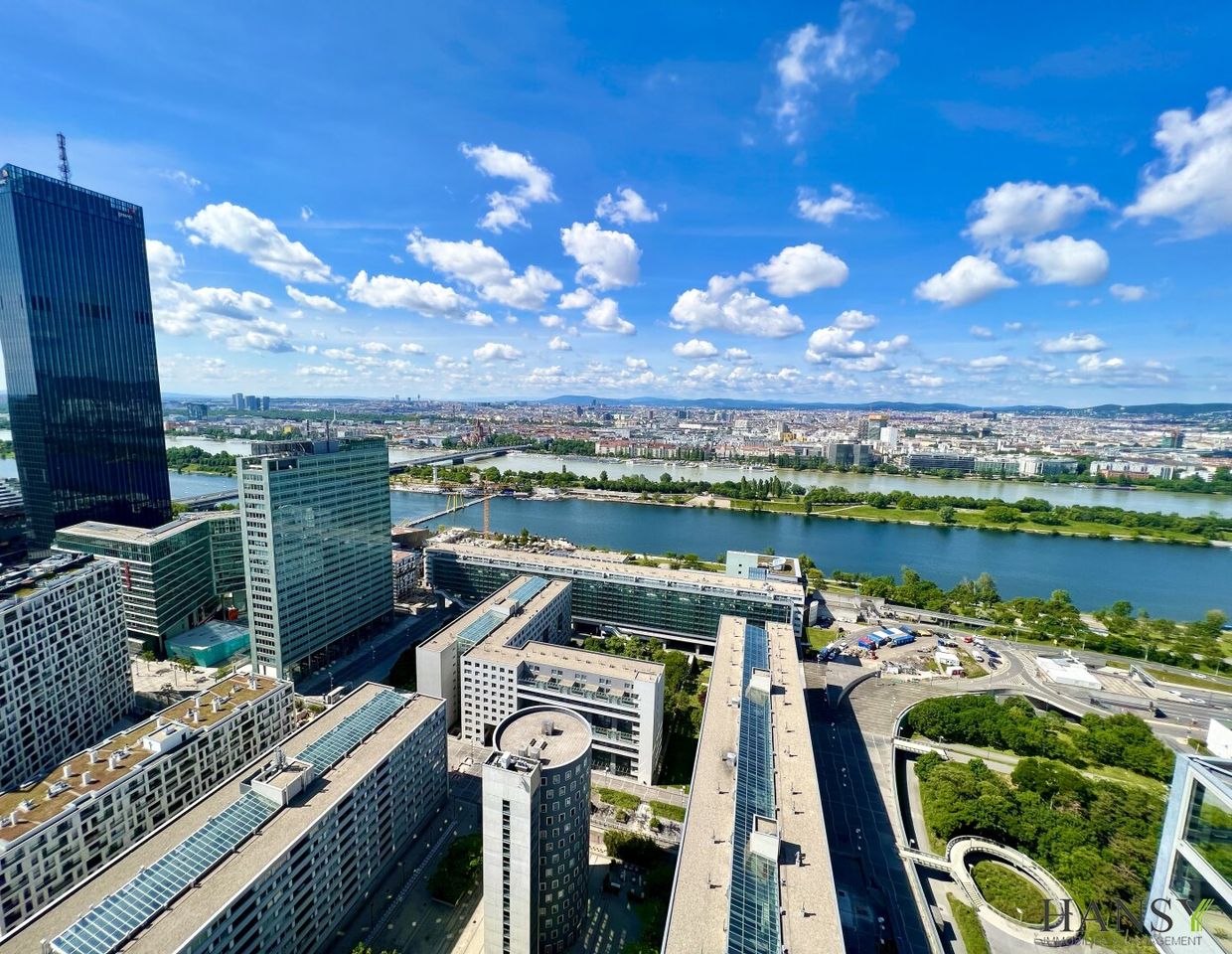Über den Dächern Wiens - Luxus-Penthouse - 300 m² (8 Zimmer), 3 Garagen, 3 WCs, 3 Bäder,Sauna + einzigartiger Ausblick über ganz Wien!