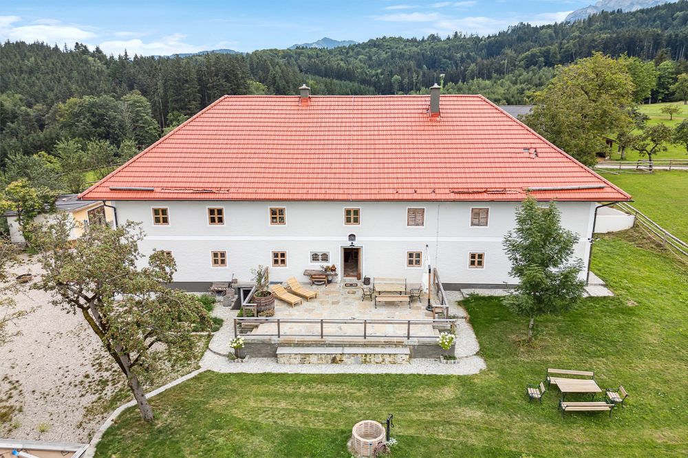 PANORAMABLICK ZUM VERLIEBEN! Traditioneller Vierkanthof in Premium-Alleinlage - Nähe Gmunden!