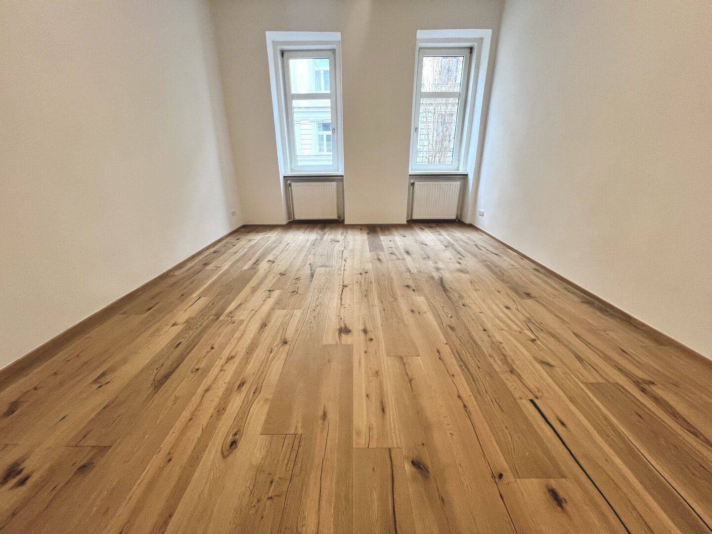 2-Zimmer Wohnung im 5ten Bezirk: 42,24m², Mezzanin, vollsaniert, U-Bahn-Nähe, um 232.320 €.