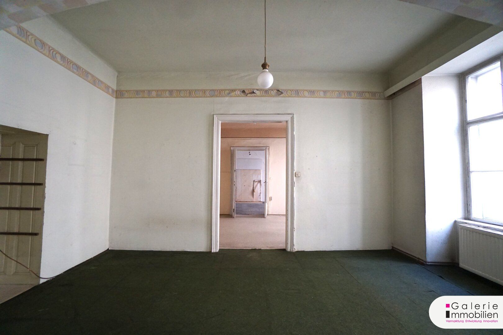 Naschmarkt - geräumige, helle, sanierungsbedürftige Altbauwohnung