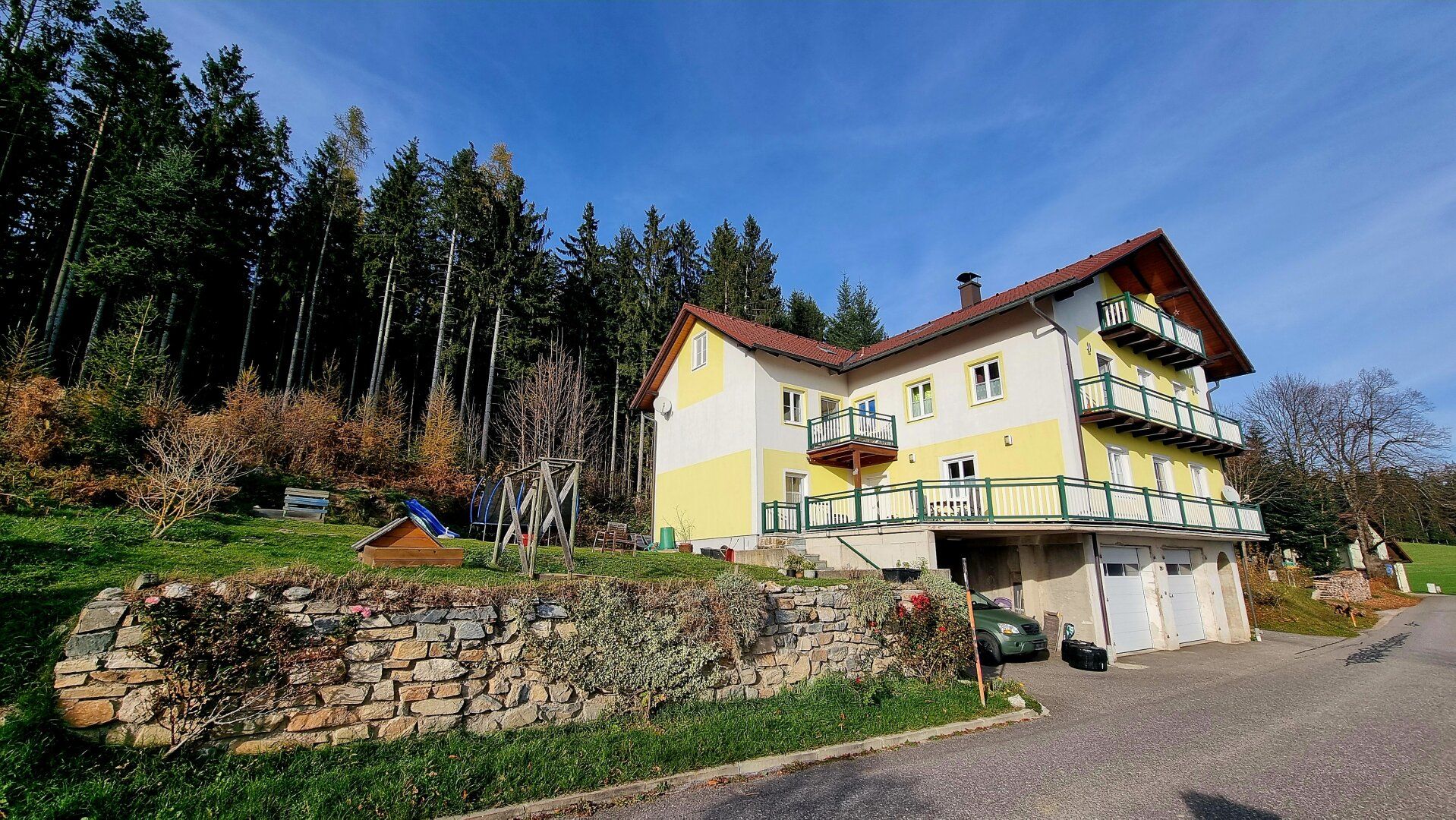 Wohnhaus mit 3 Wohneinheiten - Zur Selbstnutzung, Vermietung und/oder Zimmervermietung