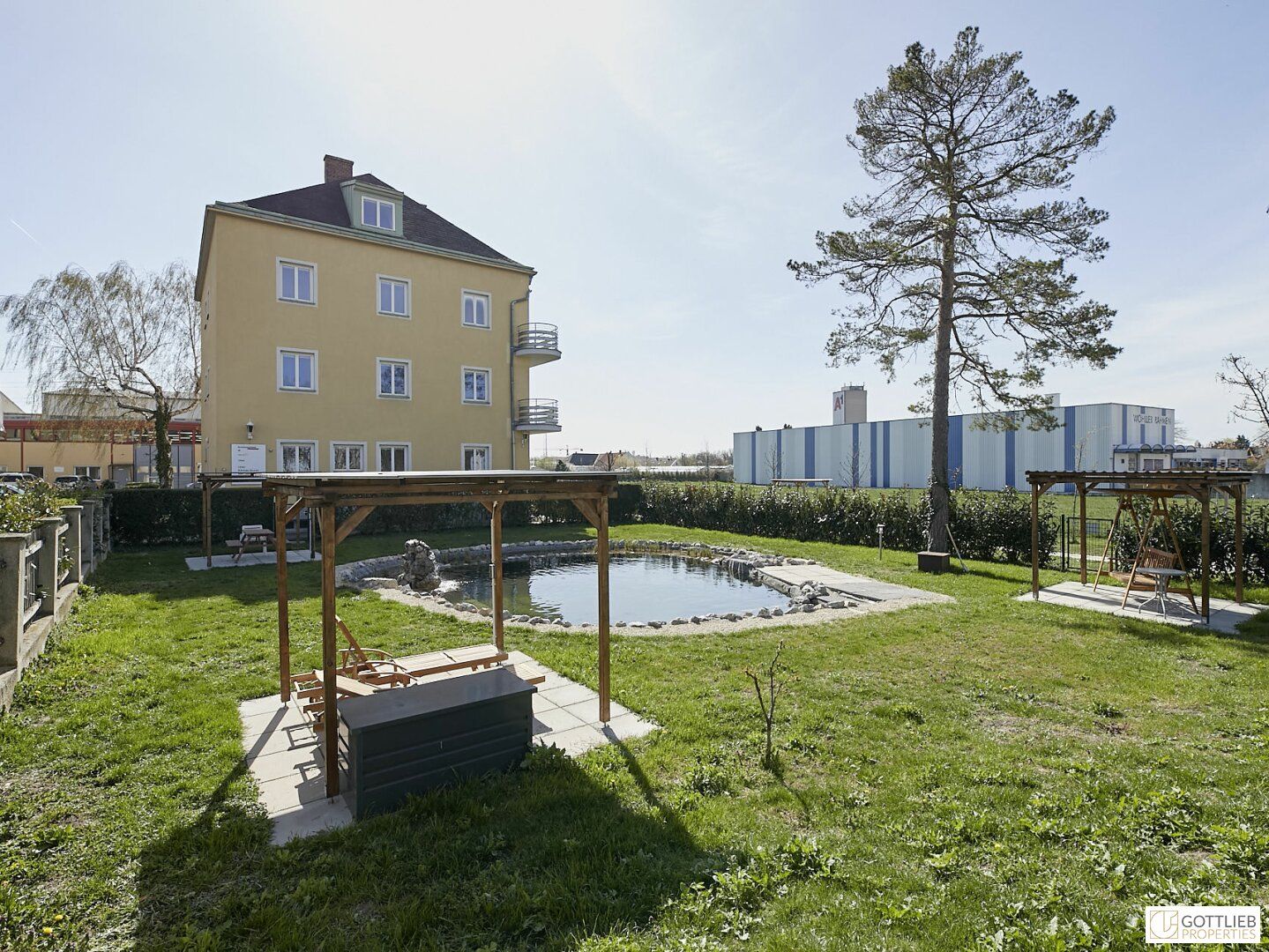Bestlage Kaiserebersdorf! Möblierte 2-Zimmer-Wohnung mit Balkon, Gartennutzung und Schwimmbiotop
