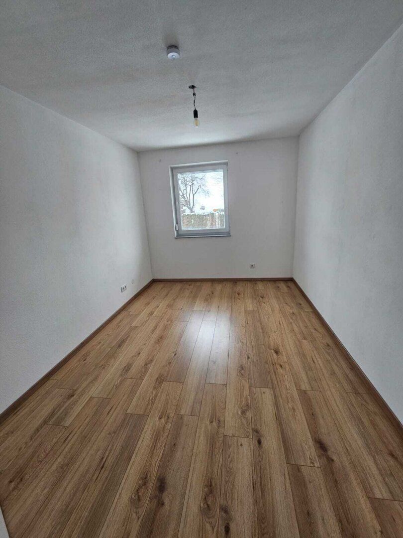 3-Zimmer-Mietwohnung mit Garten in ruhiger Siedlungslage in Moosbach     ‍  ‍  ‍  