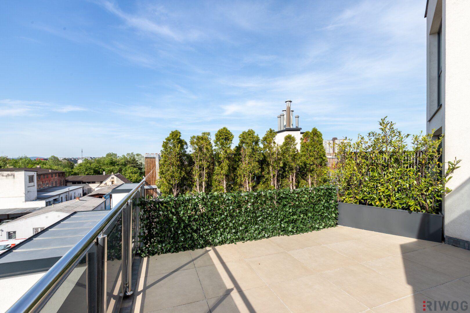 BALKON UND DACHTERRASSE II LICHTDURCHFLUTETE NEUBAU WOHNUNG II 2 ZIMMER II MODERNE KÜCHE II NÄHE LIESINGBACH