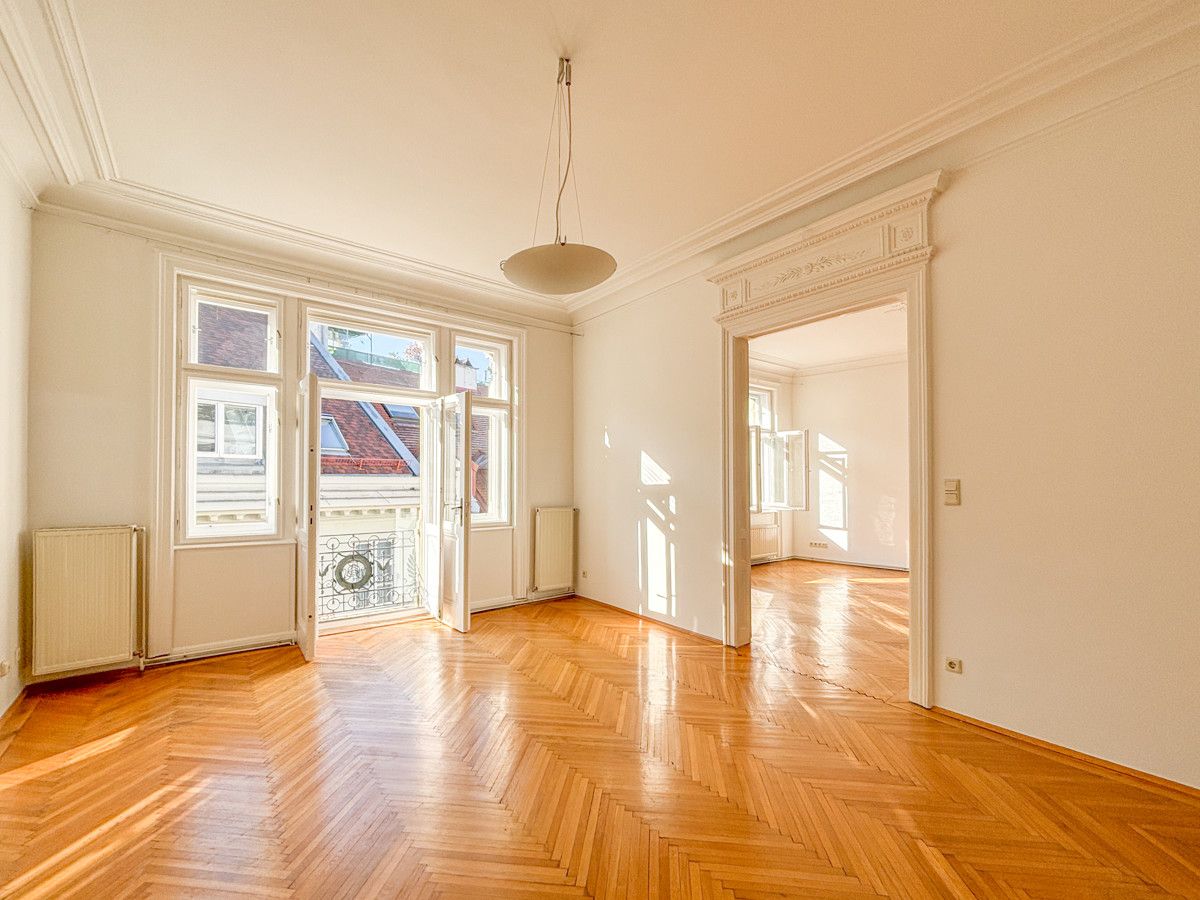 Nähe Stephansplatz: 3 Zimmer Altbaumiete mit französischem Balkon