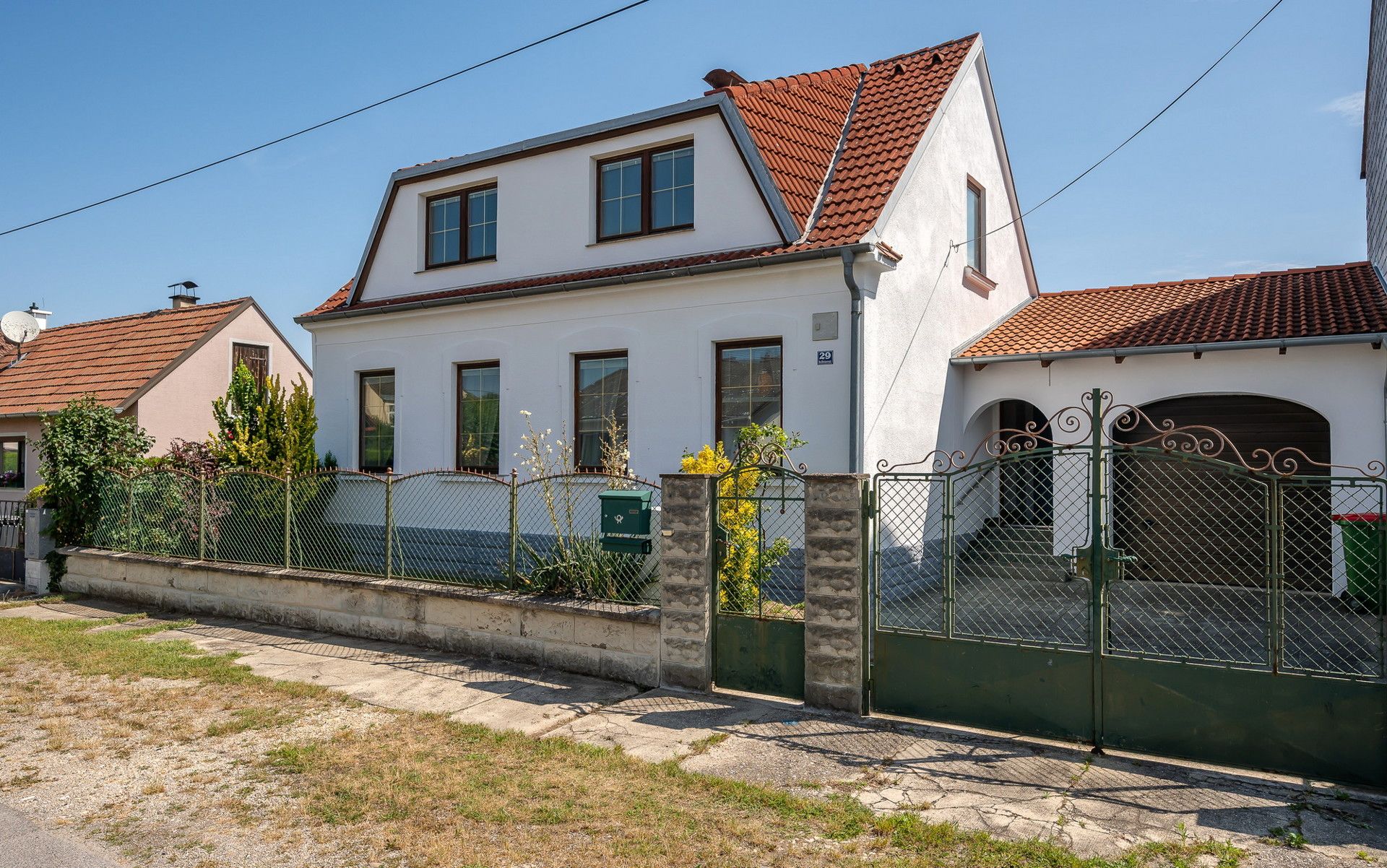 Gepflegtes Landhaus trifft idyllisches Grundstück - beste Lage!