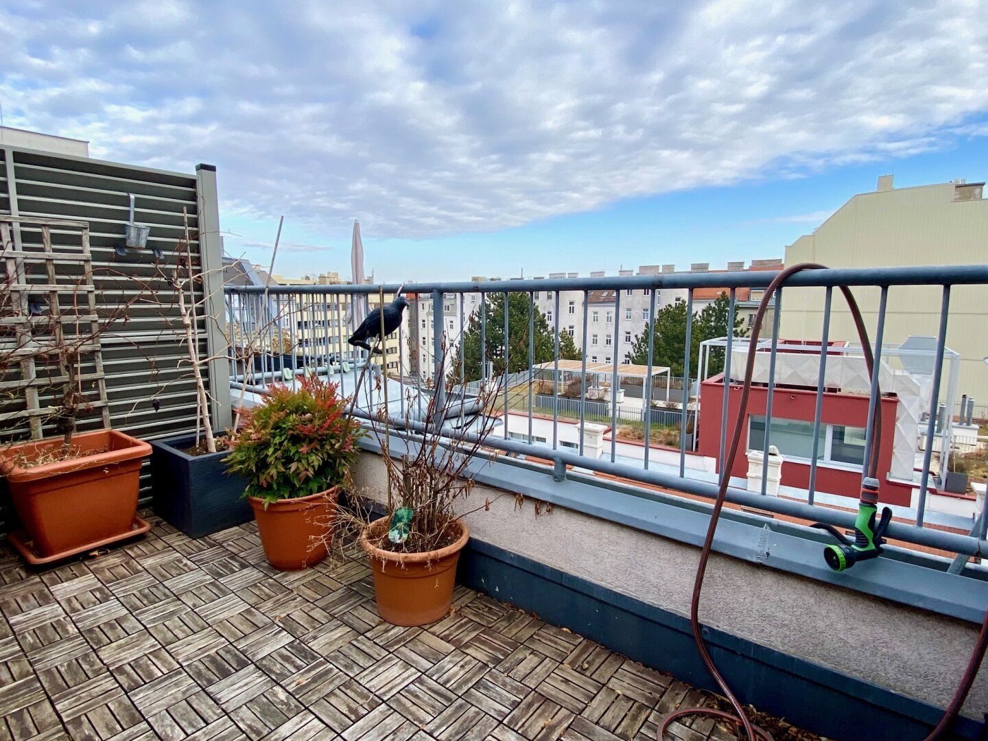 MAISONETTE MIT SCHÖNER TERRASSE IM KLASSISCHEN ALTBAU