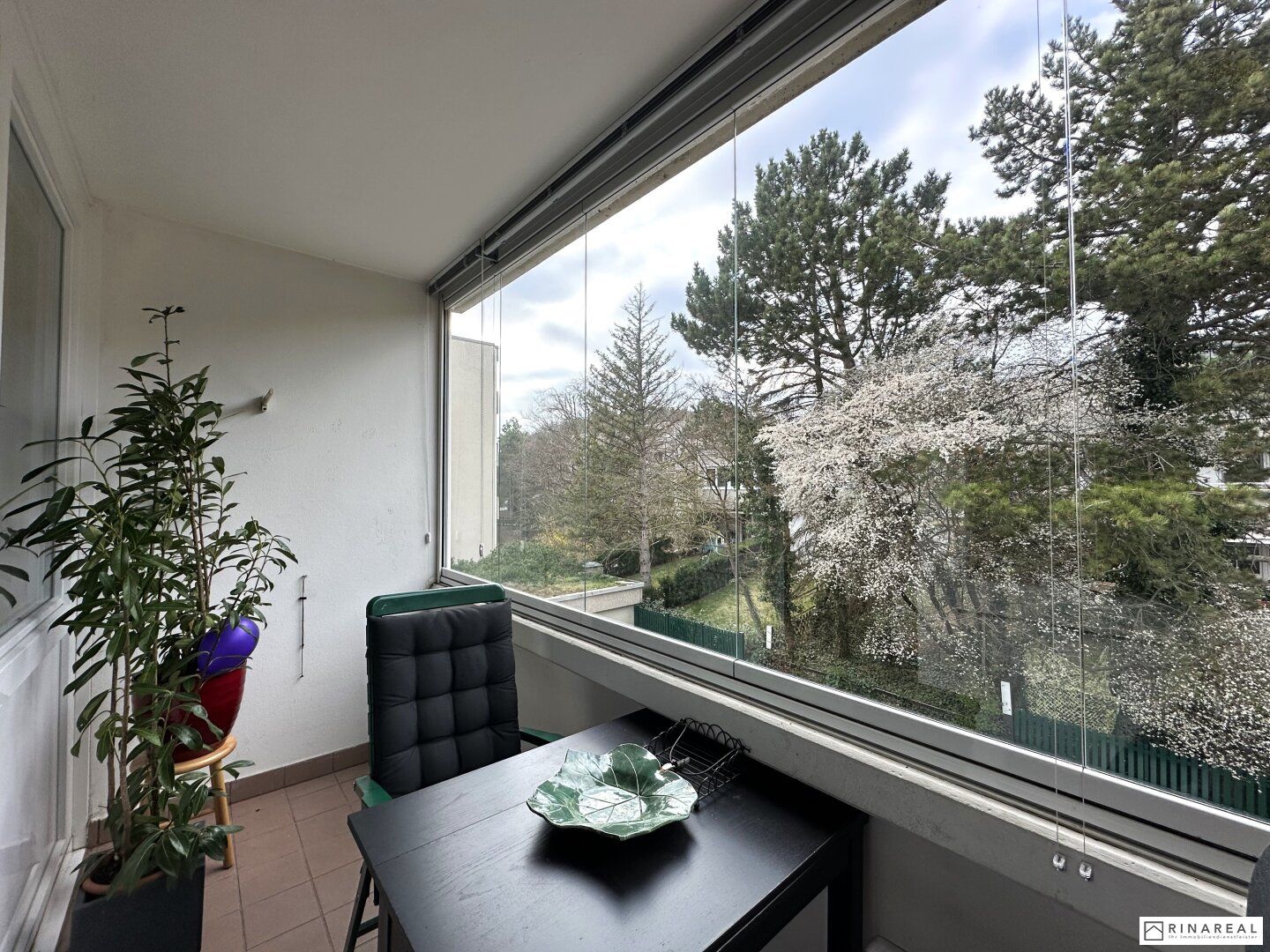 Grünblick & Ruhelage | Großzügige 3 Zimmer Wohnung mit Loggia | inkl. PKW-Stellplatz | Vollmöbliert | Waldwiese, Bad Vöslau