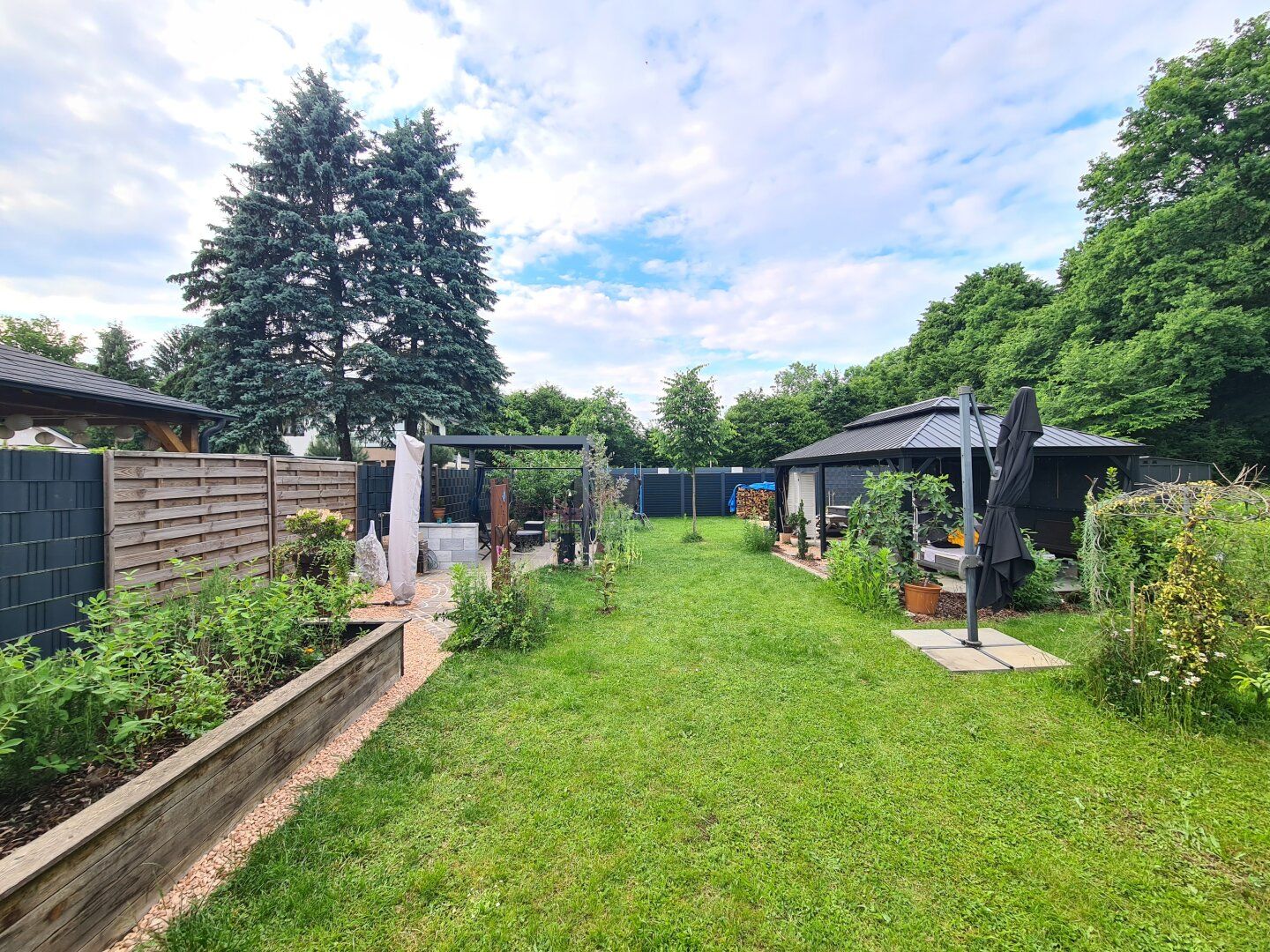 Sehr gepflegte Eigentumswohnung mit sonnigem großen 215m² Garten zur Eigennutzung