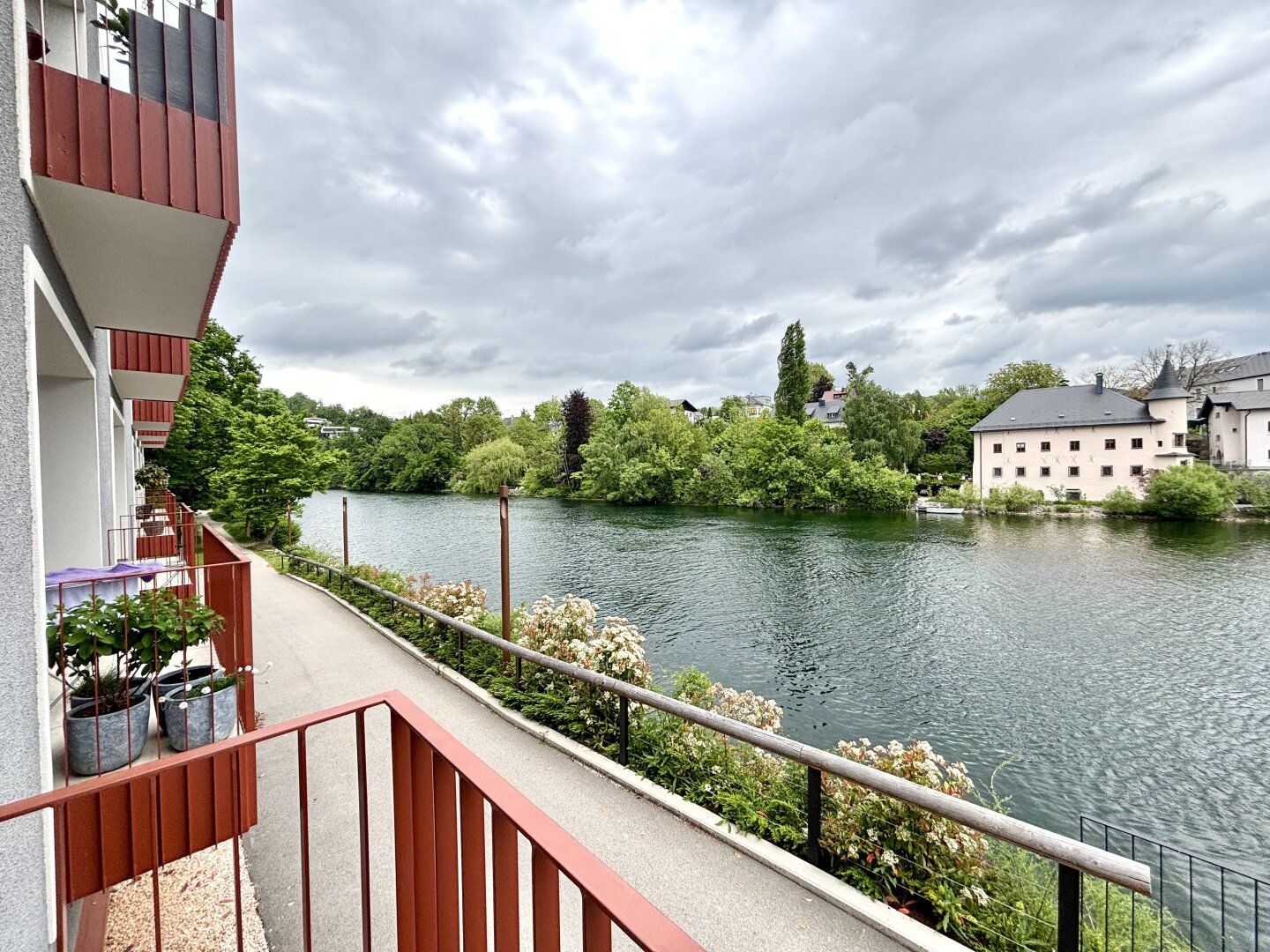 Einzigartige Mietwohnung direkt über dem Wasser - Gmunden am Traunsee