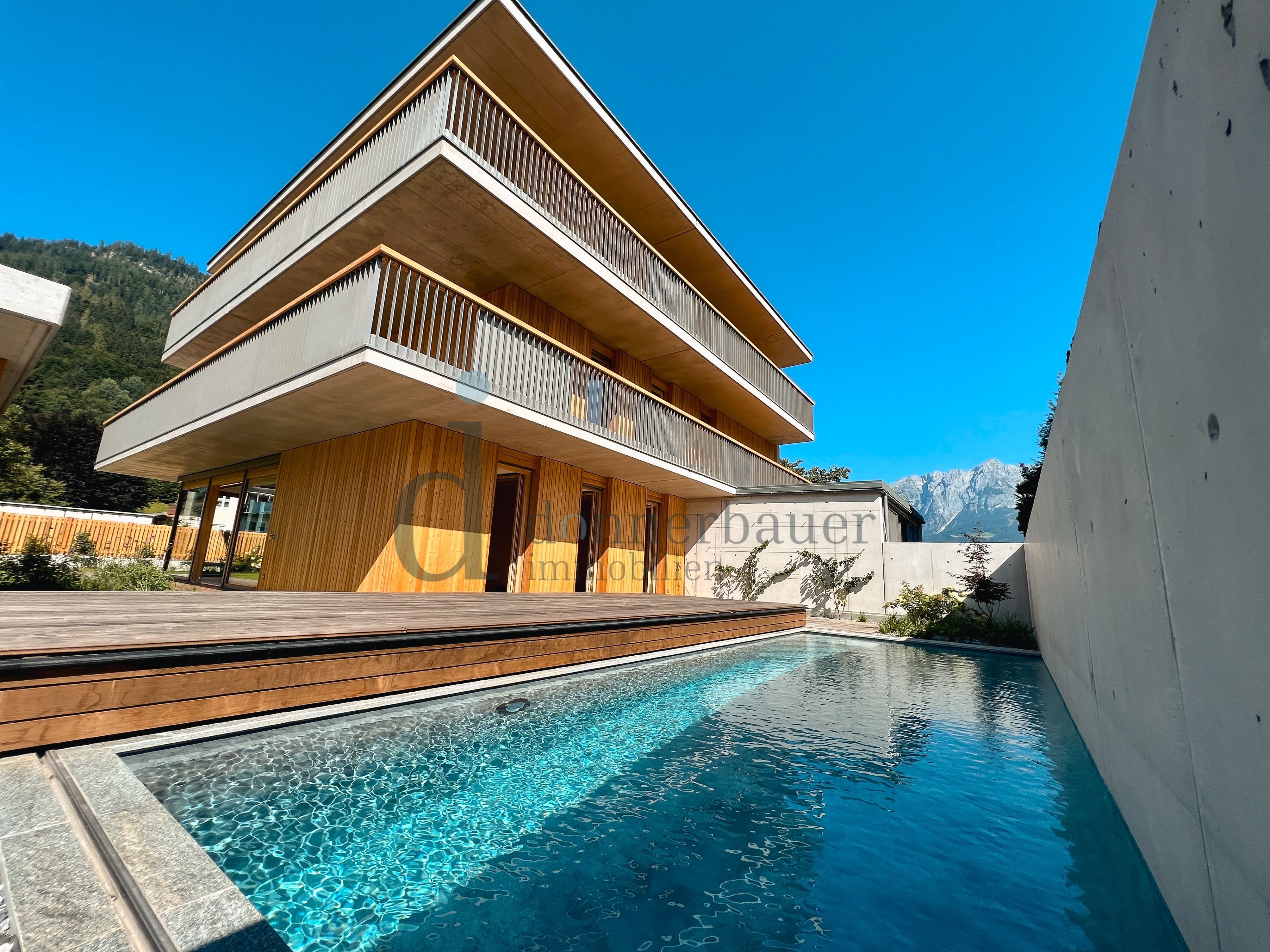 Luxuriöses Wohnen in Bischofshofen: De Luxe Wohnung mit eigenem Pool, Sauna & großem Garten