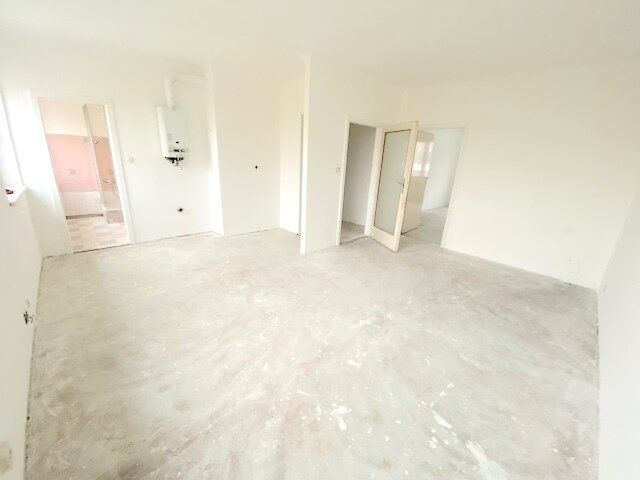 NEUER PREIS! PROVISIONSFREI VOM EIGENTÜMER! UNSANIERTE 2-ZIMMER WOHNUNG NÄHE HANDELSKAI!