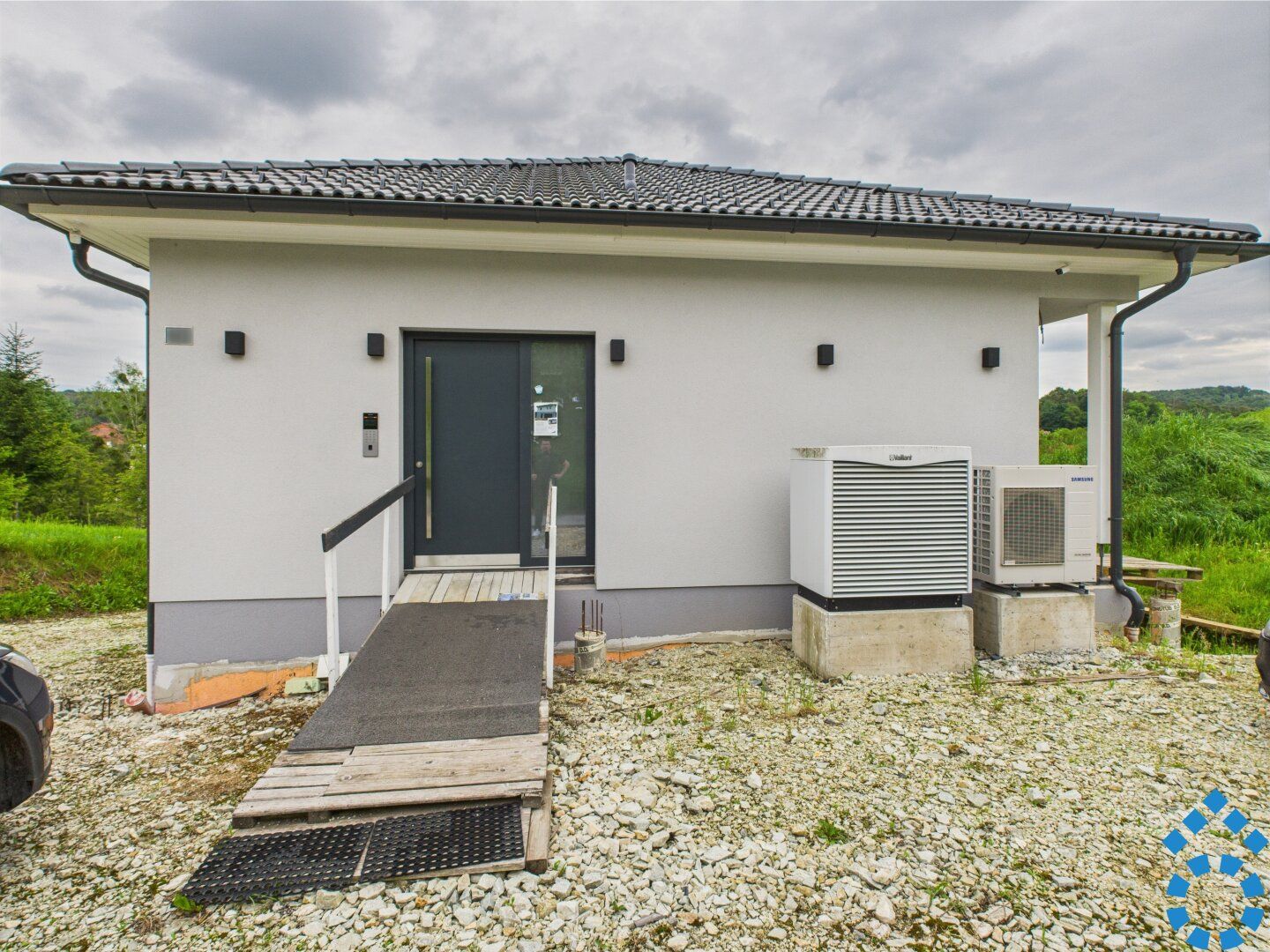 Niedrigenergiehaus mit modernster Technik und flexibler Gestaltung in idyllischer Lage