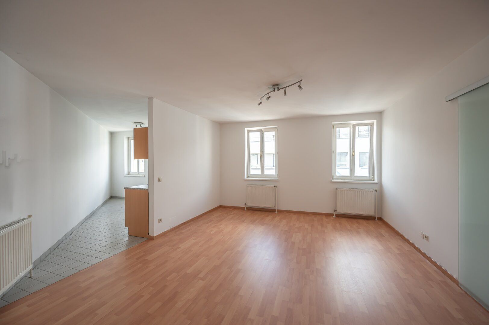 ++AIRBNB++ 2.5-Room Modern Apartment with Great Potential - Short-Term Rentals Permitted (per WEV)!