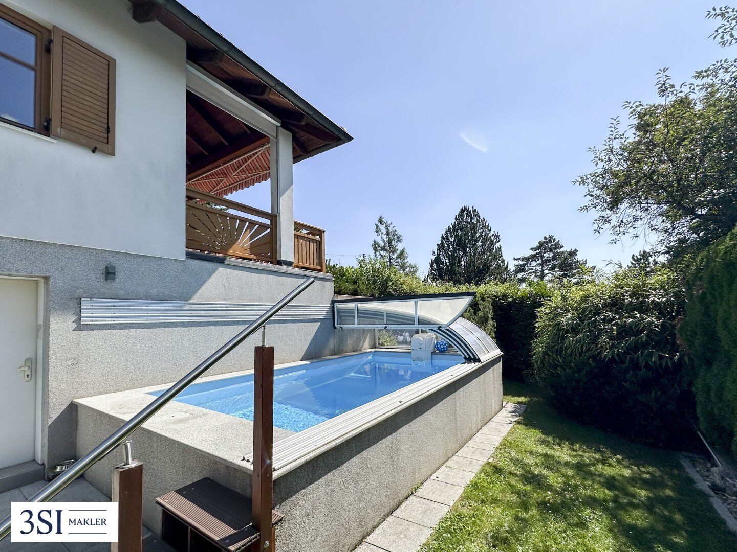 Traumhaftes Wohnen: Bungalow mit Pool & zusätzlichem Grundstück
