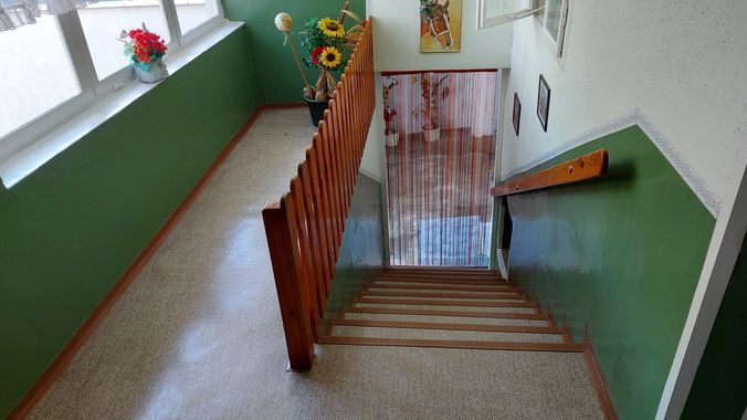 Vorzimmer und Stiege nach unten