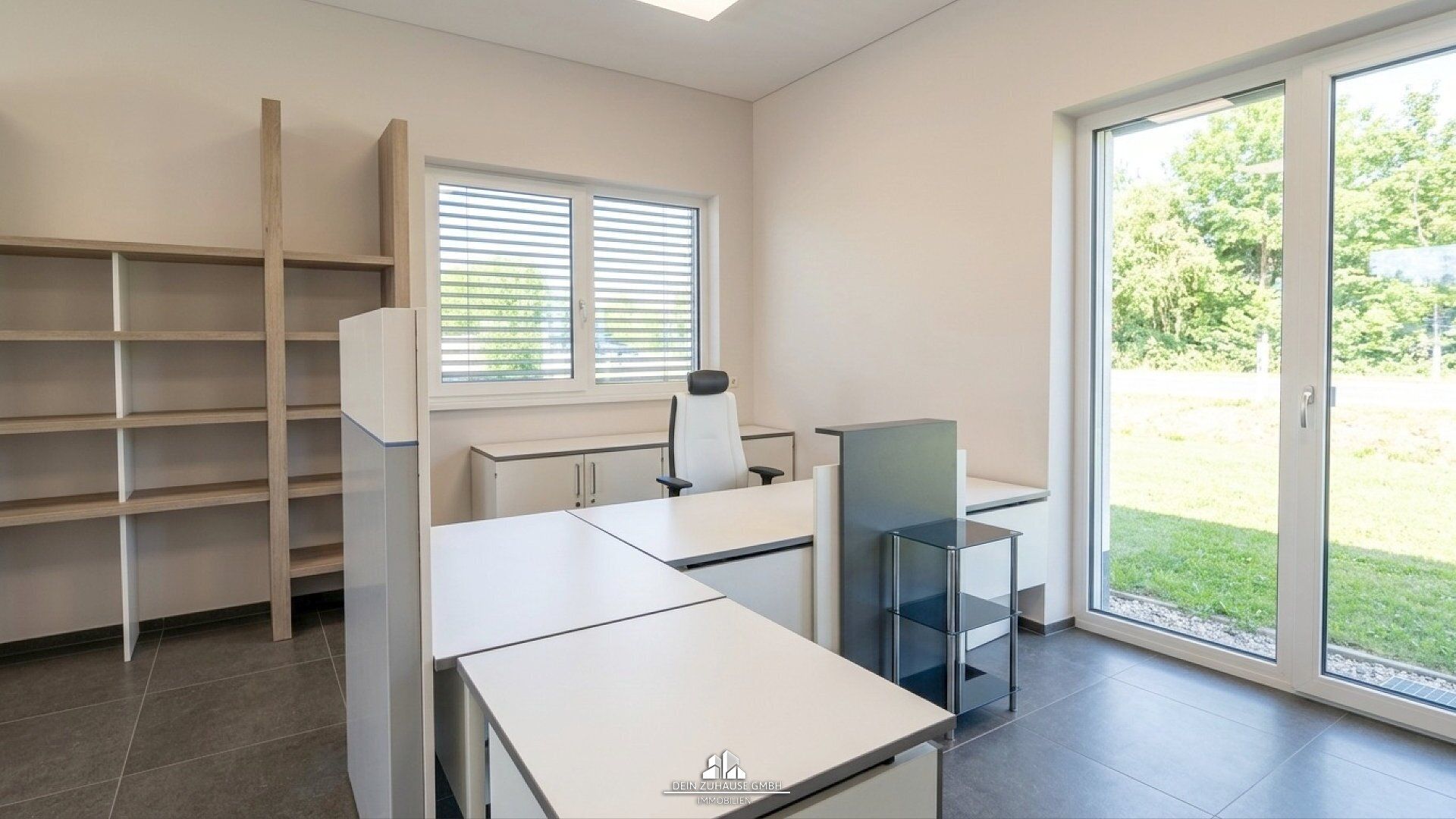 DEIN ZUHAUSE präsentiert: Große Gewerbefläche in Redlham mit Parkplätzen und moderner Ausstattung - Ansicht 4
