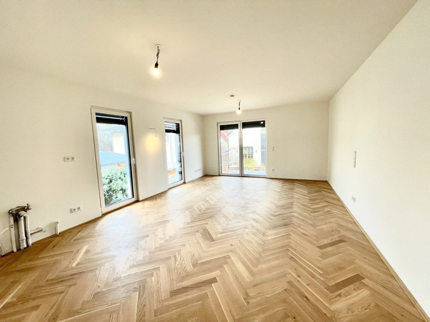 ERSTBEZUG! Traumhafte helle drei Zimmer Wohnung mit Balkon, Fußbodenheizung und Luftwärmepumpe!