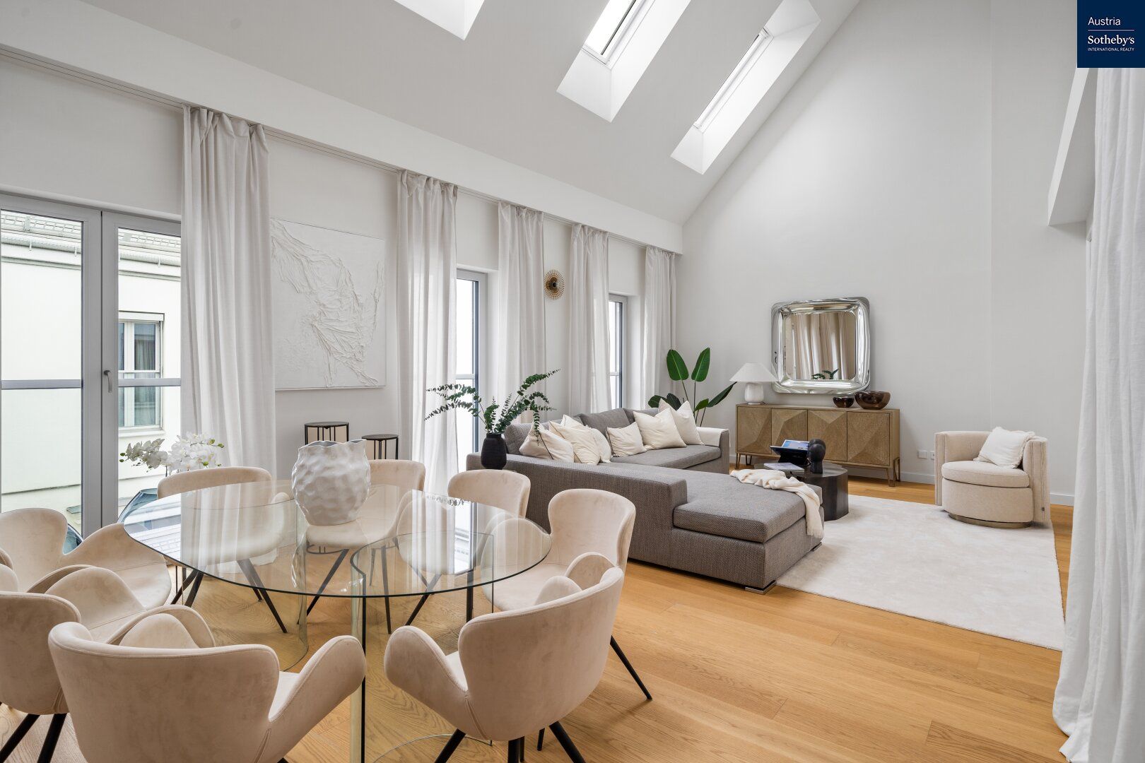Gediegener Luxus am Werdertor mit Spa, Pools, Fitnessraum und Conciergeservice