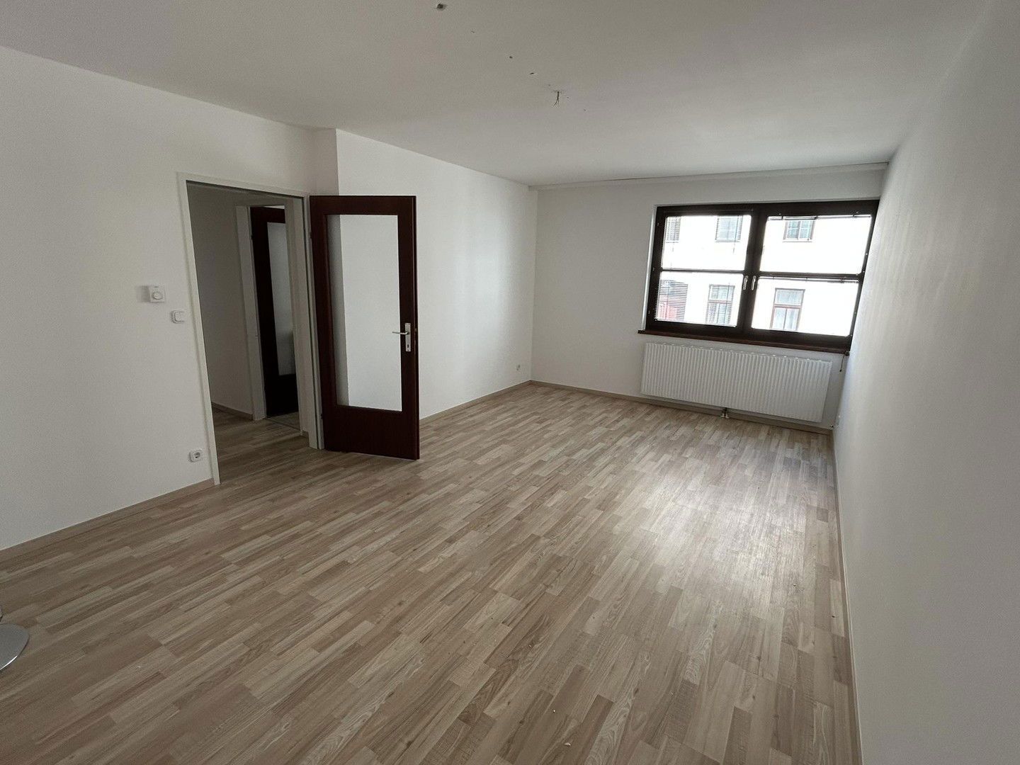 Gepflegte und helle 3-Zimmerwohnung, Bad/ WC neu, gute Lage Grenze 1170/1180