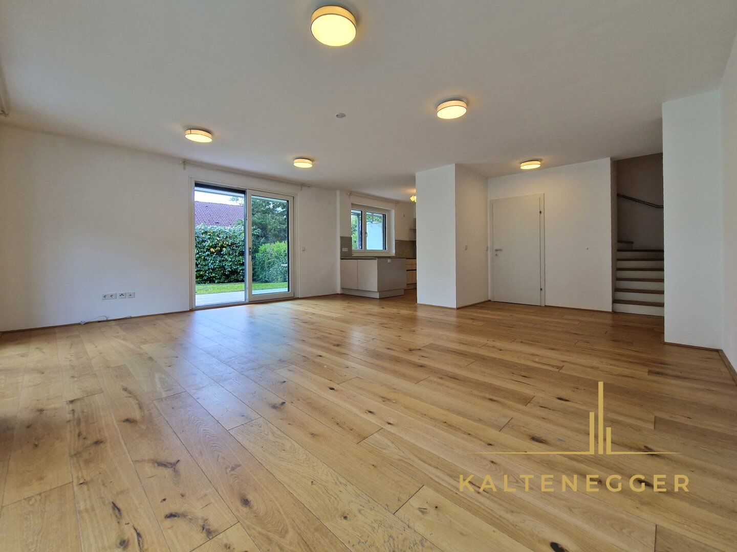Wunderschöne 5-Zimmer-Maisonette-Wohnung mit großzügigen Freiflächen und großem Garten