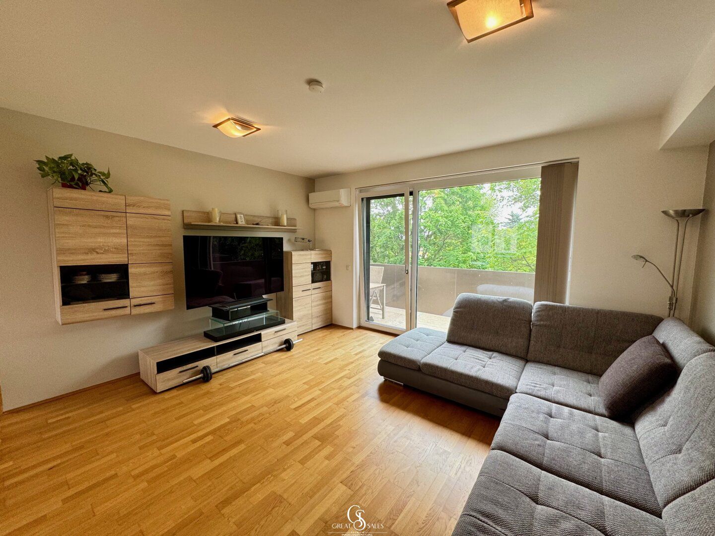 Hochwertige Drei-Zimmer-Maisonette mit großem Balkon und zwei Garagenstellplätze