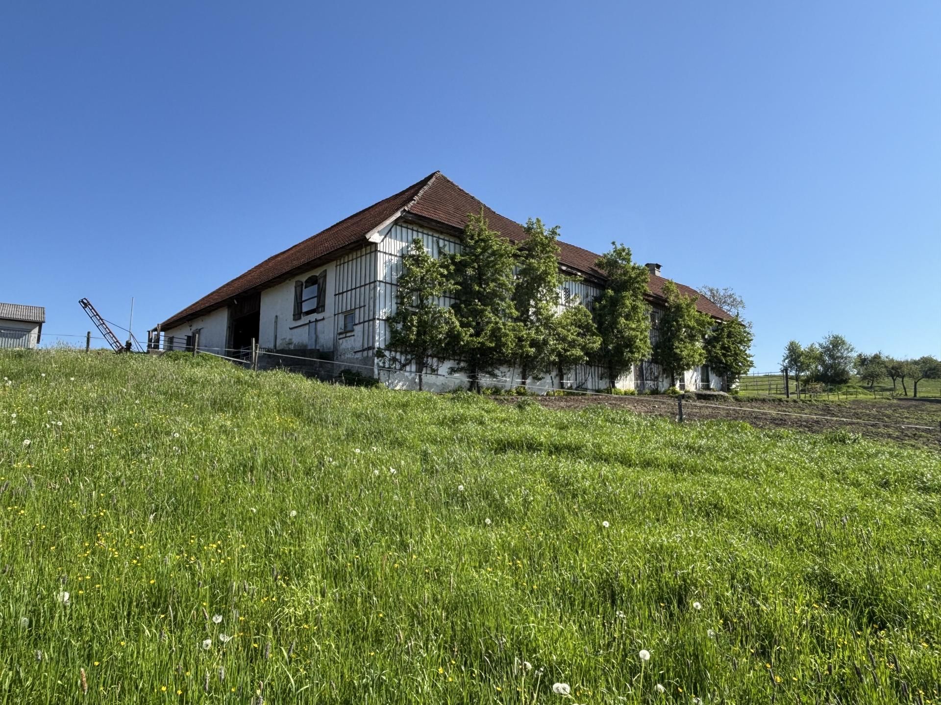 Bauernhof mit ca. 18,7 ha arrondierten landwirtschaftlichen Nutz- und Waldgrund