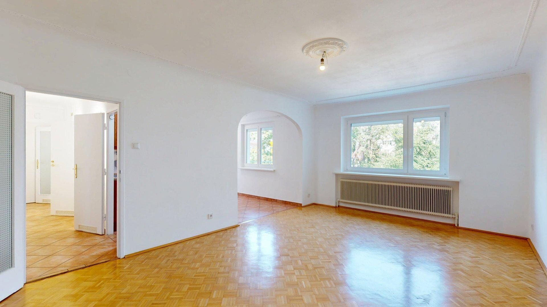 Großzügige Wohnung mit Fern- und Grünblick Nähe Drasche-Park mit zwei Balkonen