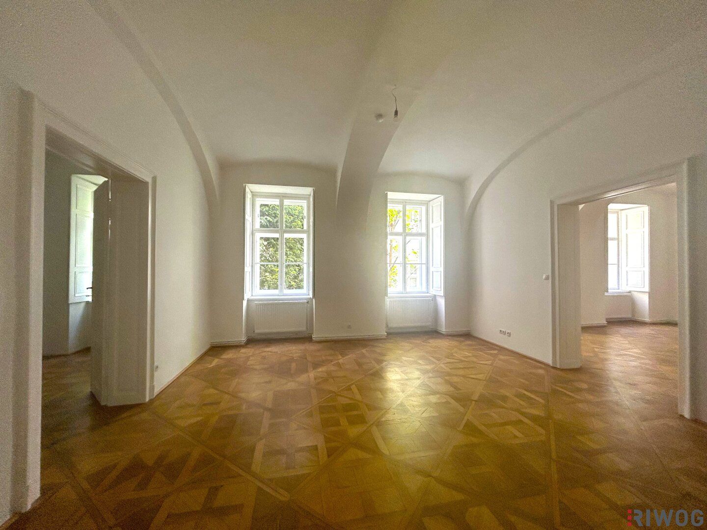 Neu saniert *** bei der U4 Stadtpark *** gartenseitig orientiert *** separate Küche *** zwischen Heumarkt und Wien Mitte Shopping Center