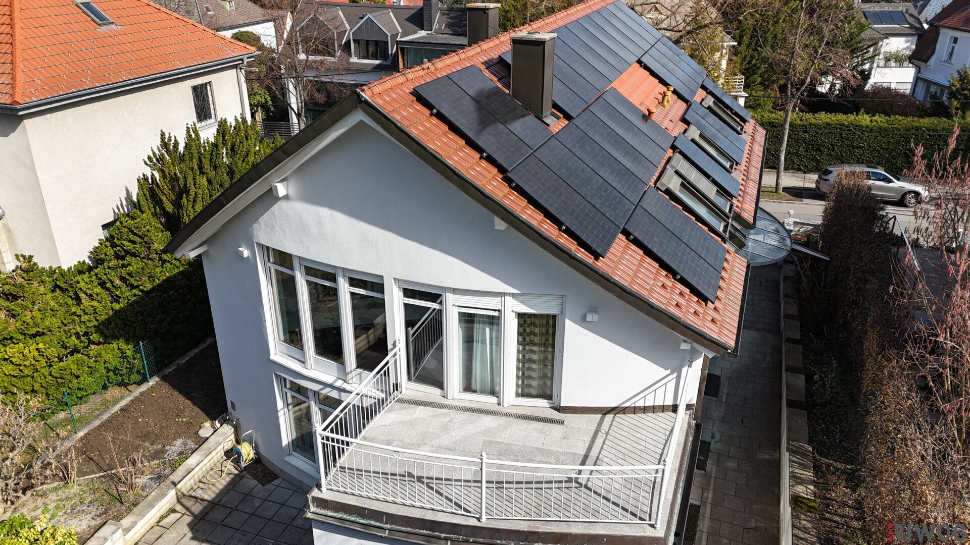 RESIDIEREN BEIM ROTEN BERG II GARAGE II SAUNA II NEUE PV-ANLAGE II 6 ZIMMER II 4 BÄDER II 54m² WOHNZIMMER MIT KAMIN II 2 TERRASSEN II BALKON II GARTEN II GROSSER KELLER - Vista 6