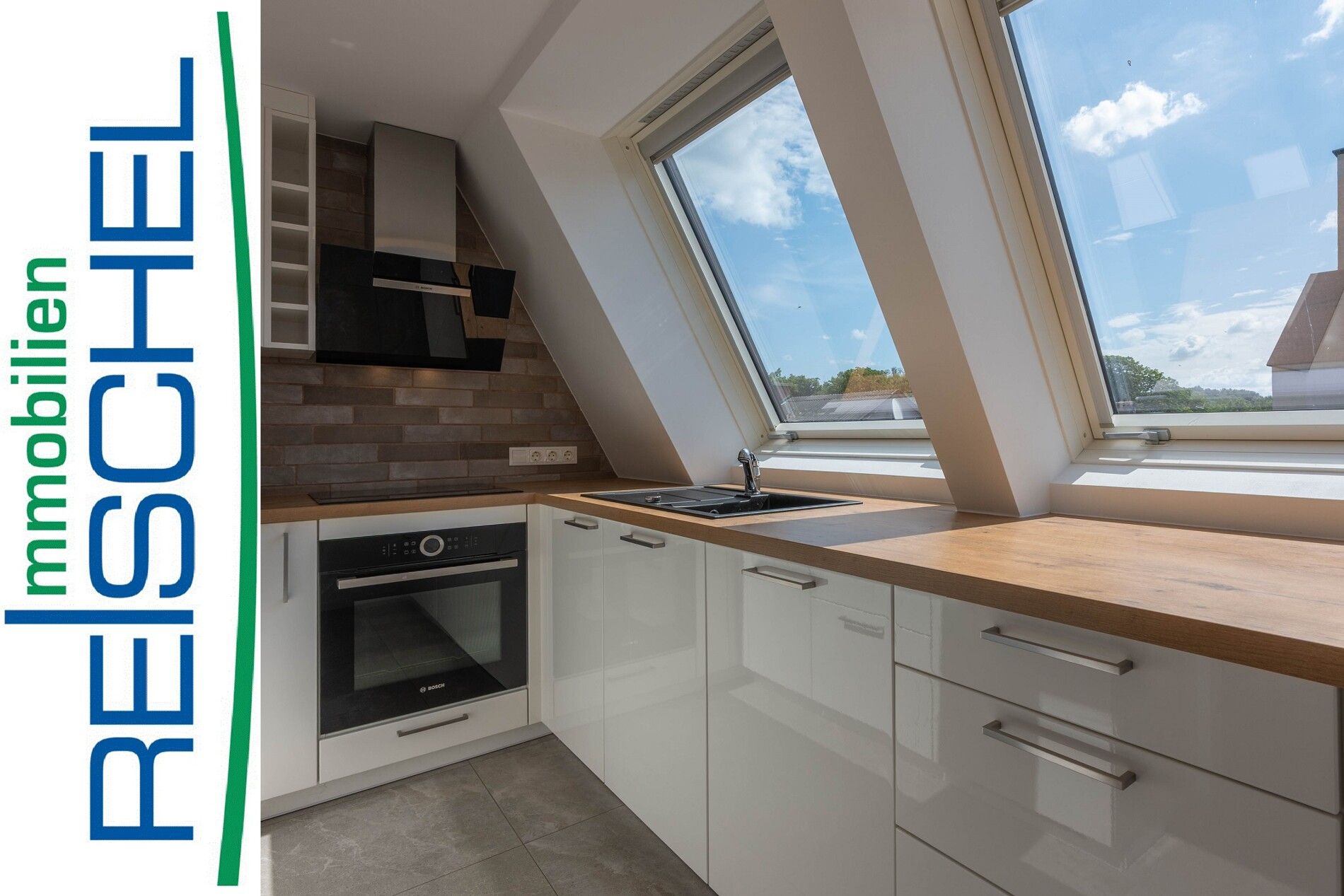 Direkt an der Grenze Schwechat -  Moderne Maisonettewohnung mit Eigengarten