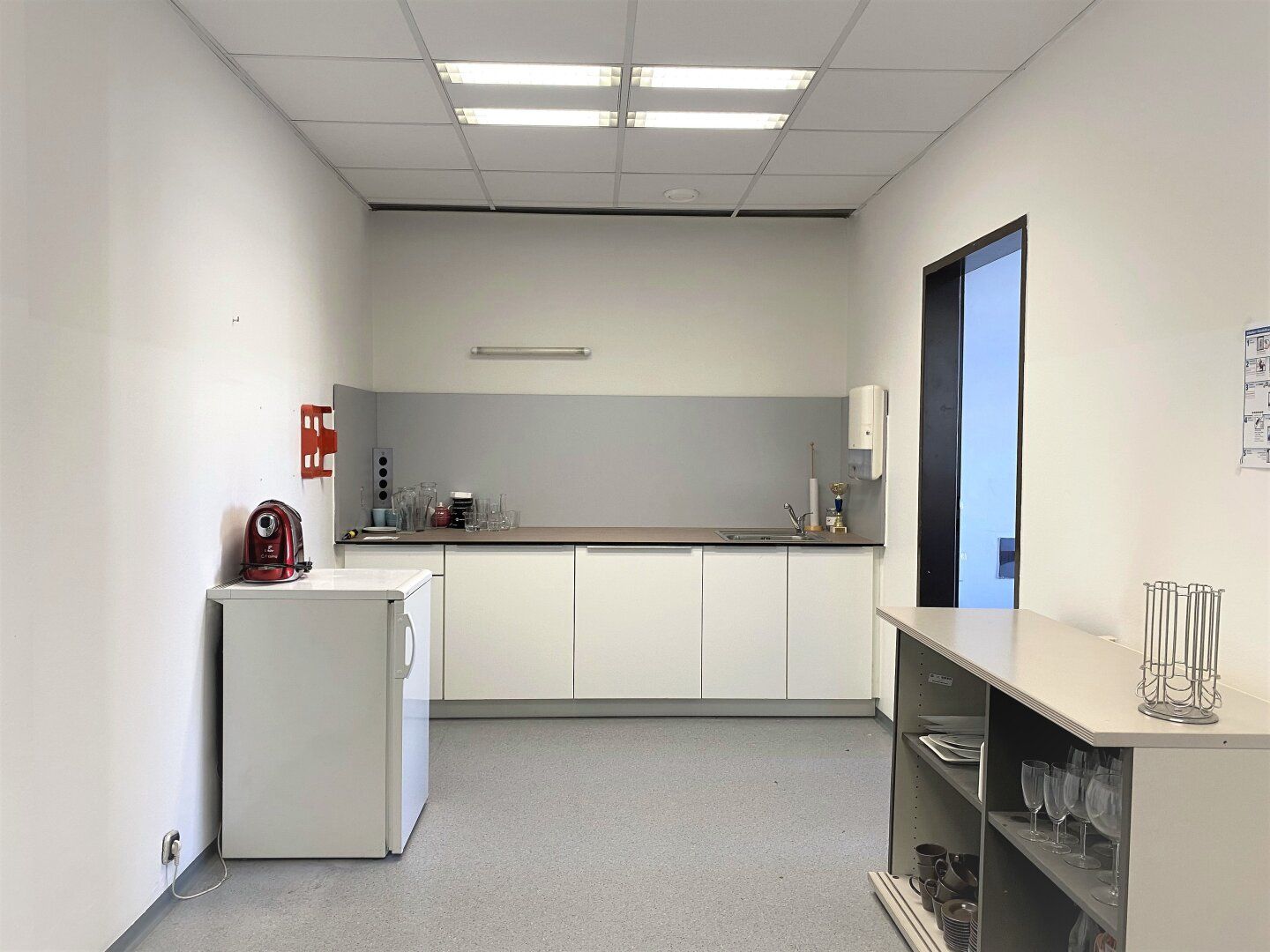 +++ Geräumiges Büro mit vielen Einheiten in zentraler Lage +++ - Ansicht 3