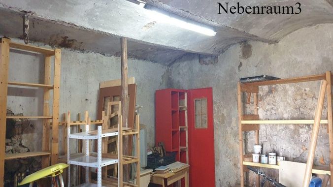 sanierungsbedürftige Nebenräume2