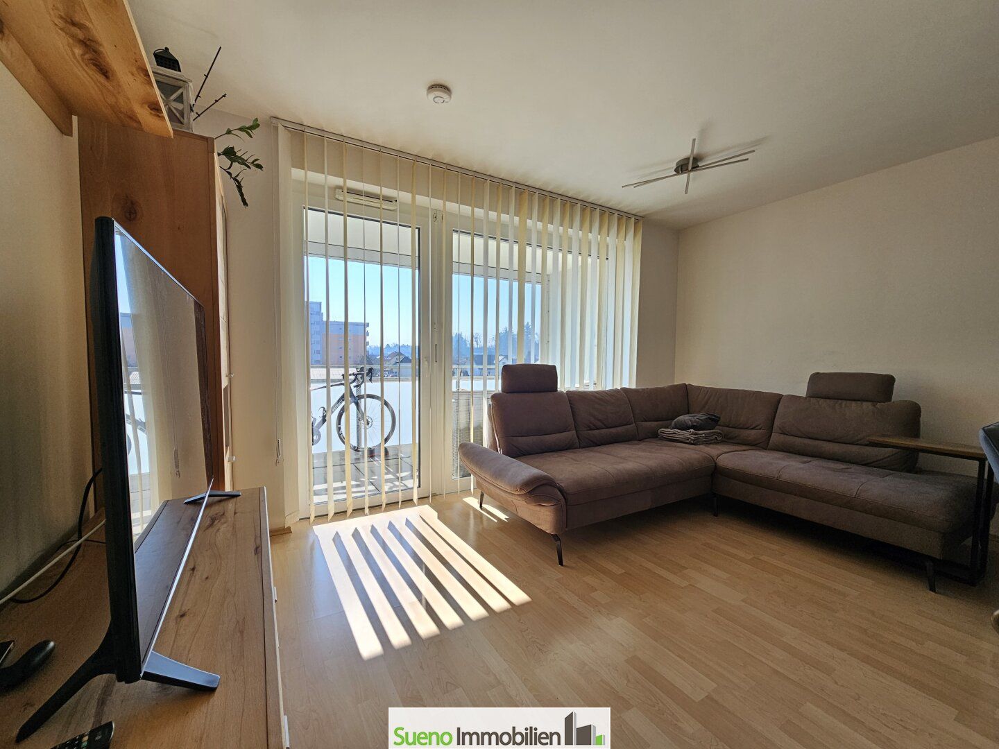 Neuwertige HELLE TRAUM-Wohnung mit Loggia, Klima, Tiefgarage, Fernblick, etc.