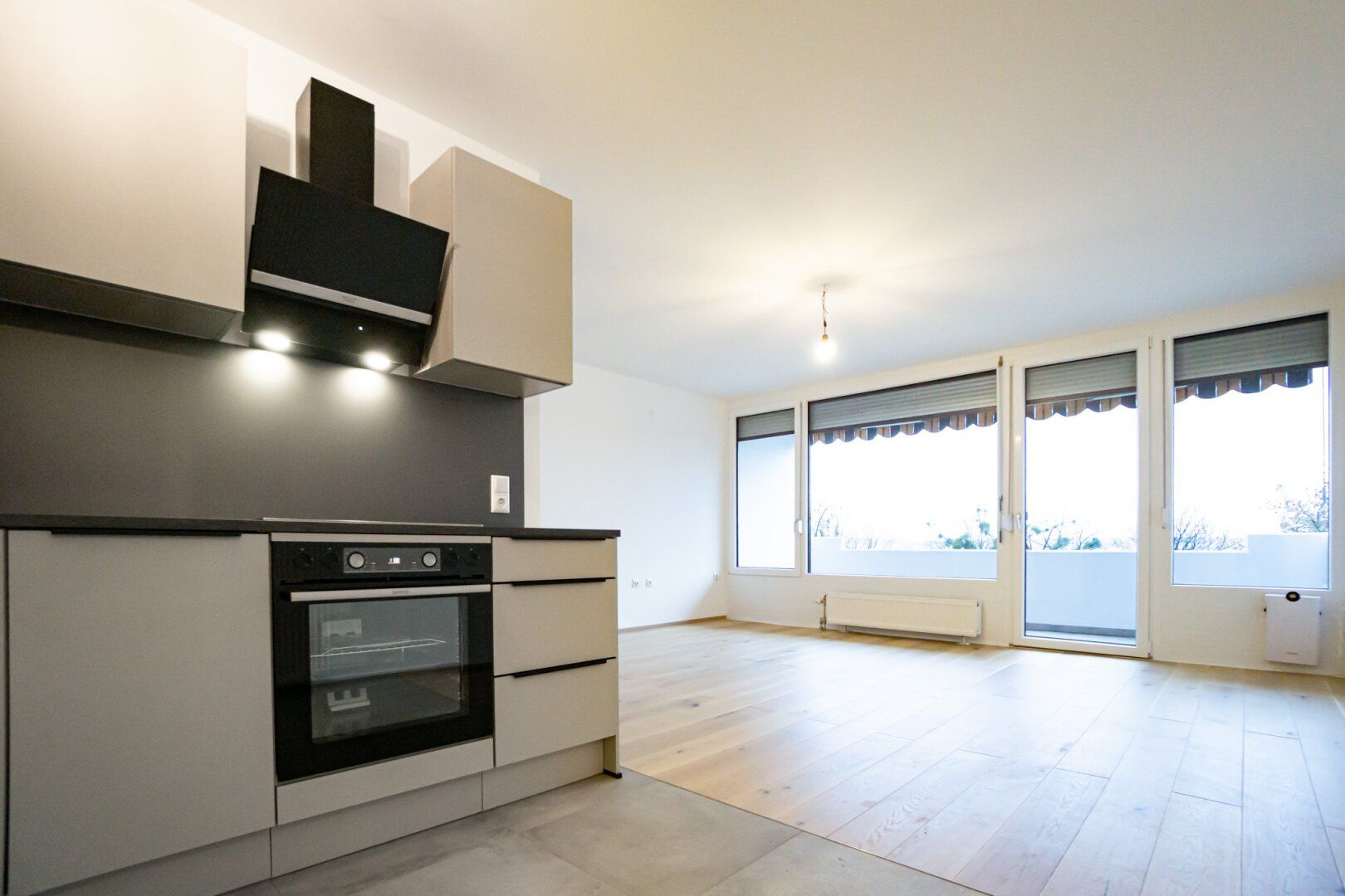 Stilvoll Wohnen am Gaumberg - Sanierte 1-Zimmer-Wohnung mit großer Loggia & Design-Küche