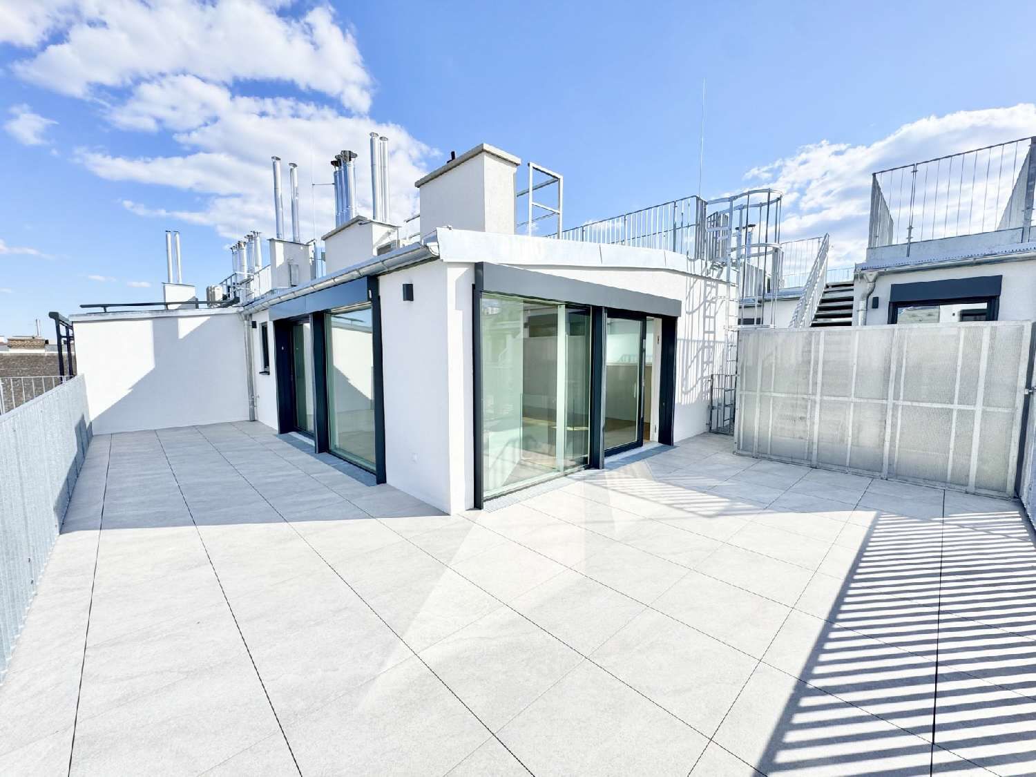 Eleganz trifft Lage - Neubau-Dachgeschosswohnung in Toplage
