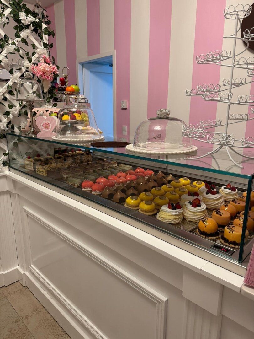 Voll ausgestattetes Café-Konditorei-Lokal - französischer Charme & betriebsbereit in lebendiger Lage - Mehr
