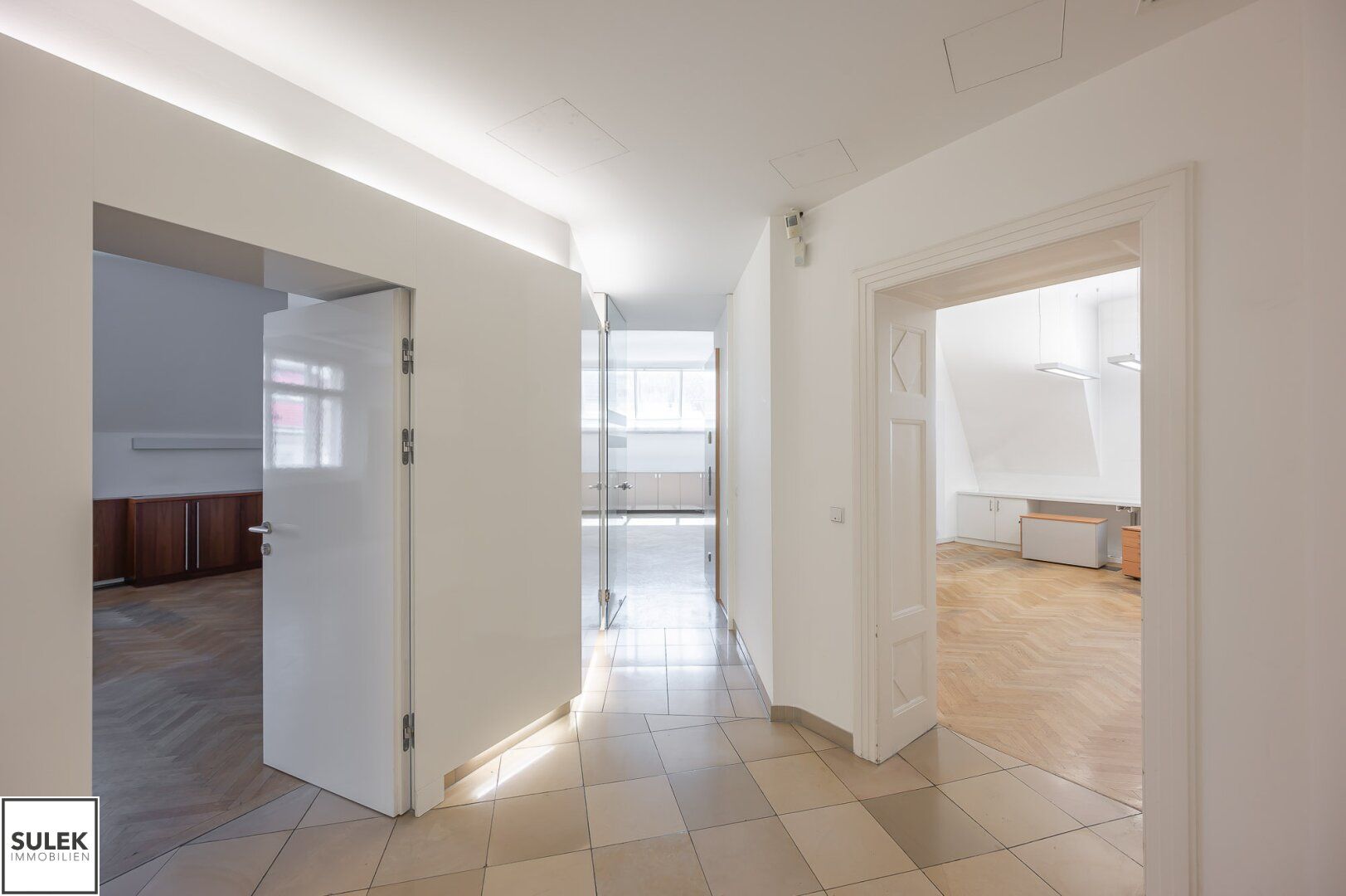 Rotenturmstraße: Repräsentative Altbau-Büroetage (415 m²) mit 14 Räumen & Klimaanlage nahe Stephansplatz - Ansicht 3