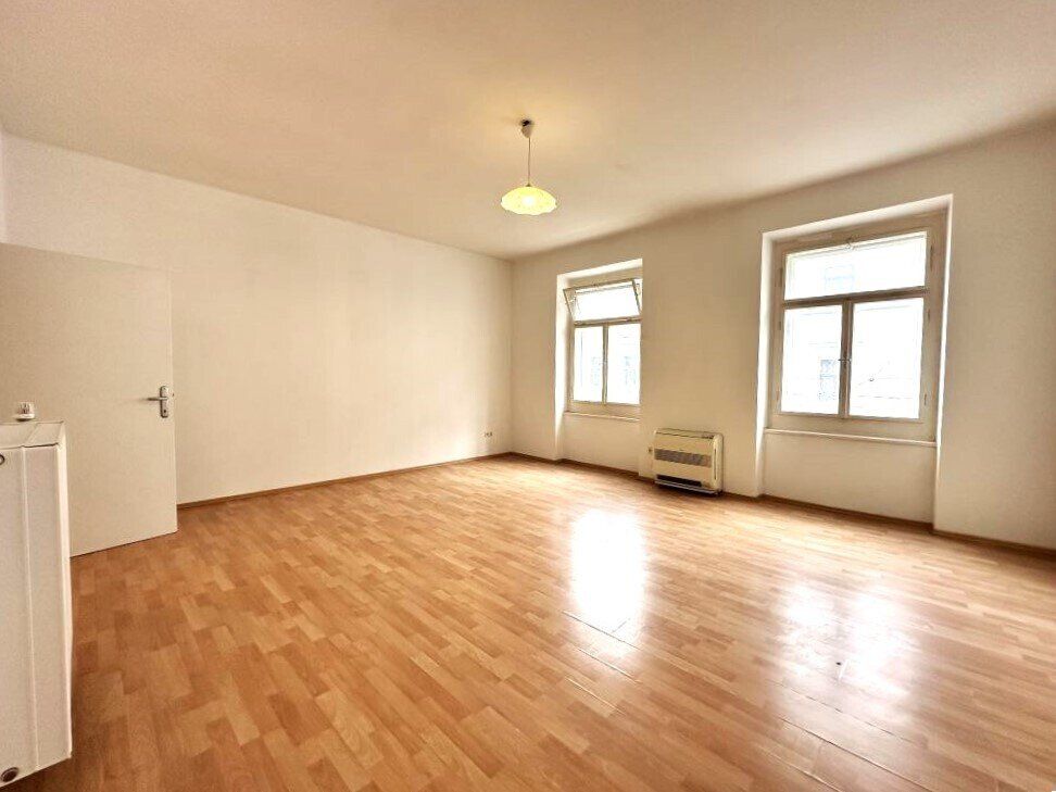 Direkt neben dem Schlossberg - 2-Zimmer-Wohnung mit separater Küche und Innenhofseitiger Loggia - im Grazer Bezirk Geidorf - Provisionsfrei!