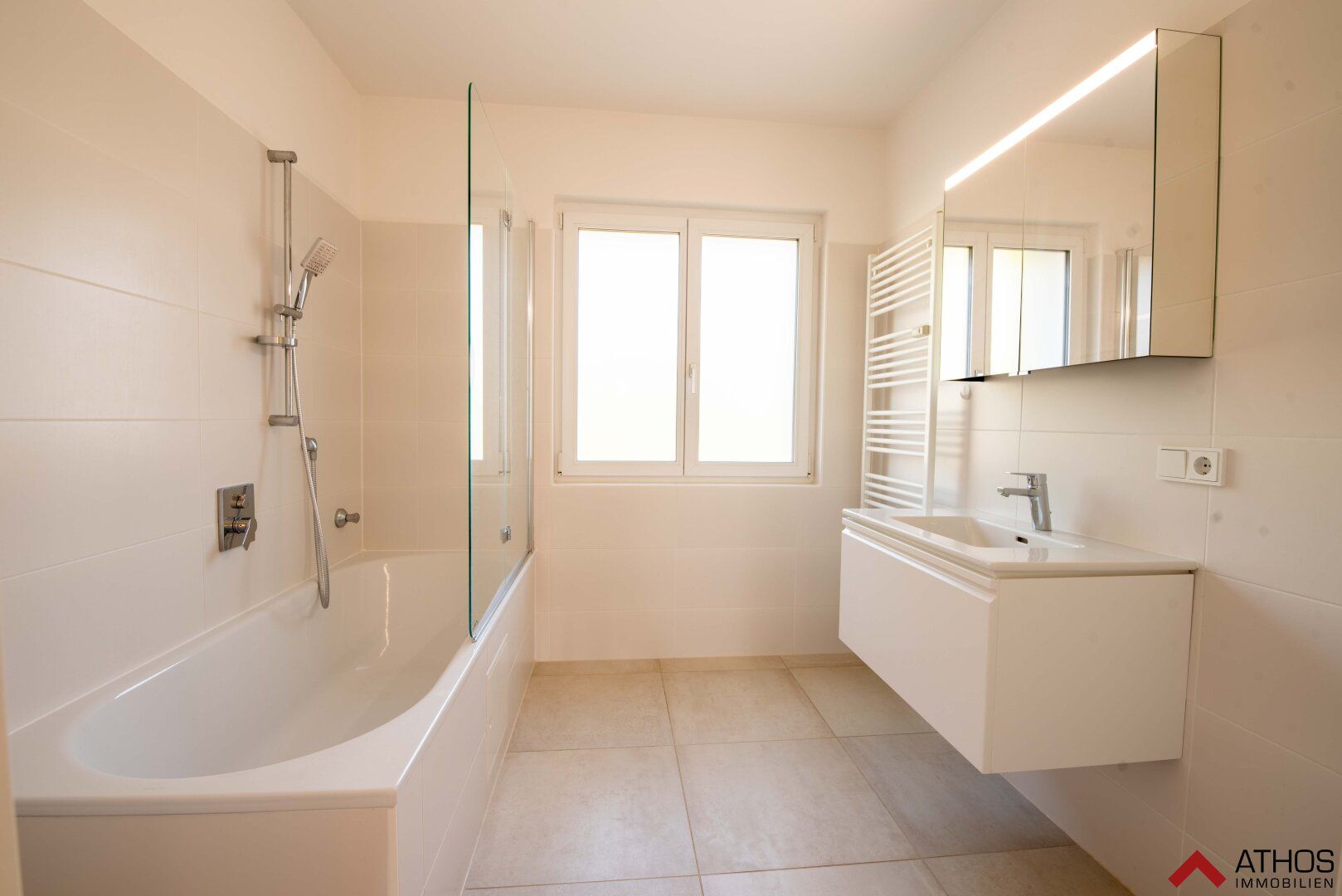 Neuwertige, helle 3-Zimmer-Wohnung mit Küche nähe Wasserwald