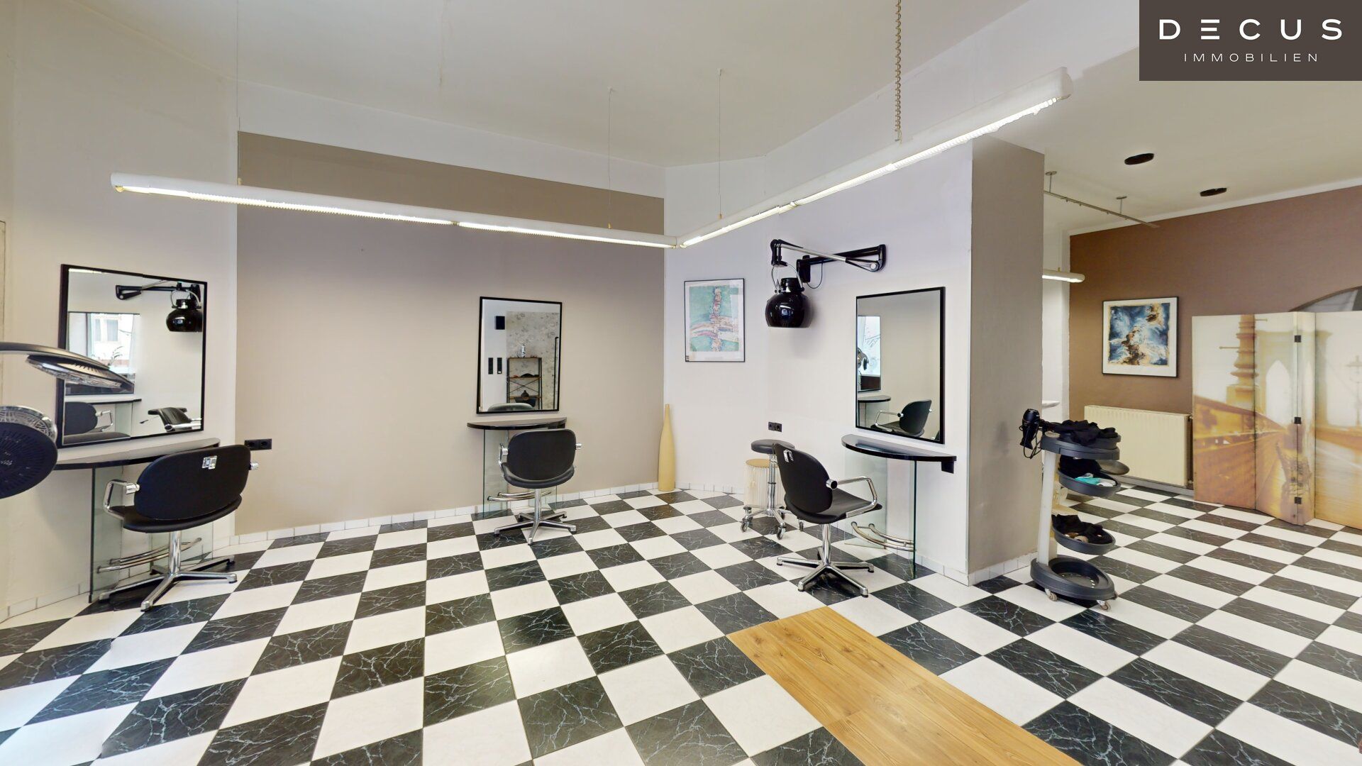 | VERMIETETER FRISEURSALON | TOP LAGE | BESTANDSFREI MÖGLICH | - Mehr