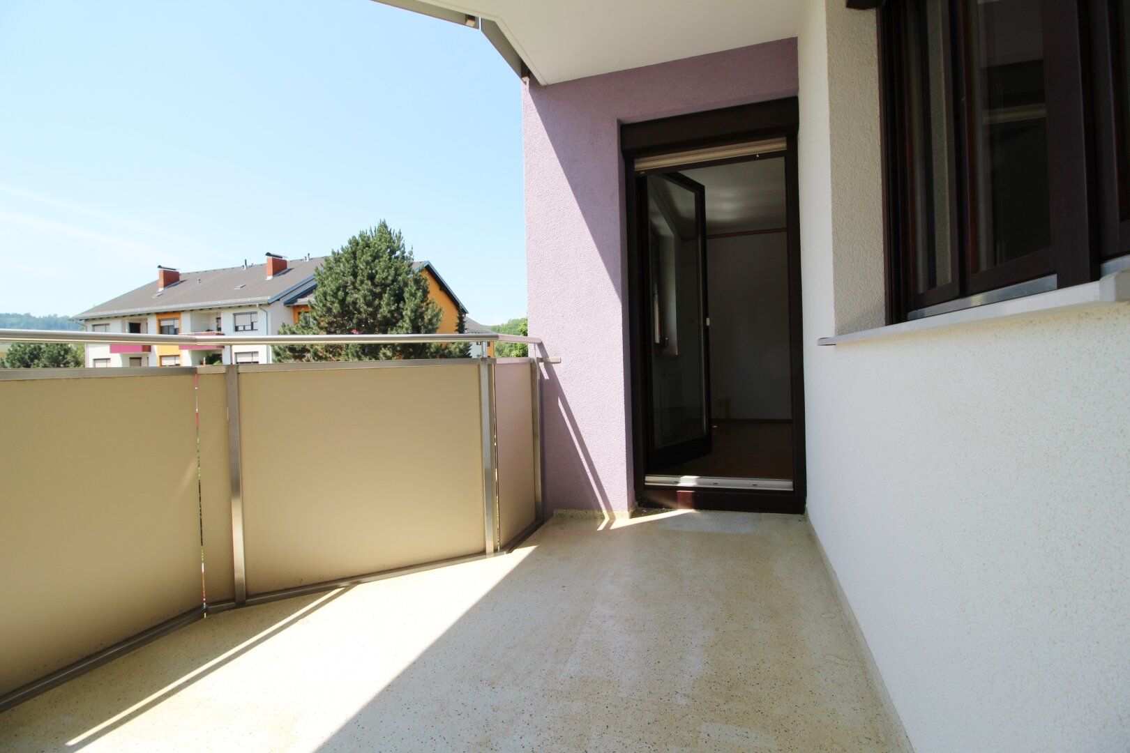 FREUNDLICHE 3 ZIMMERWOHNUNG MIT BALKON