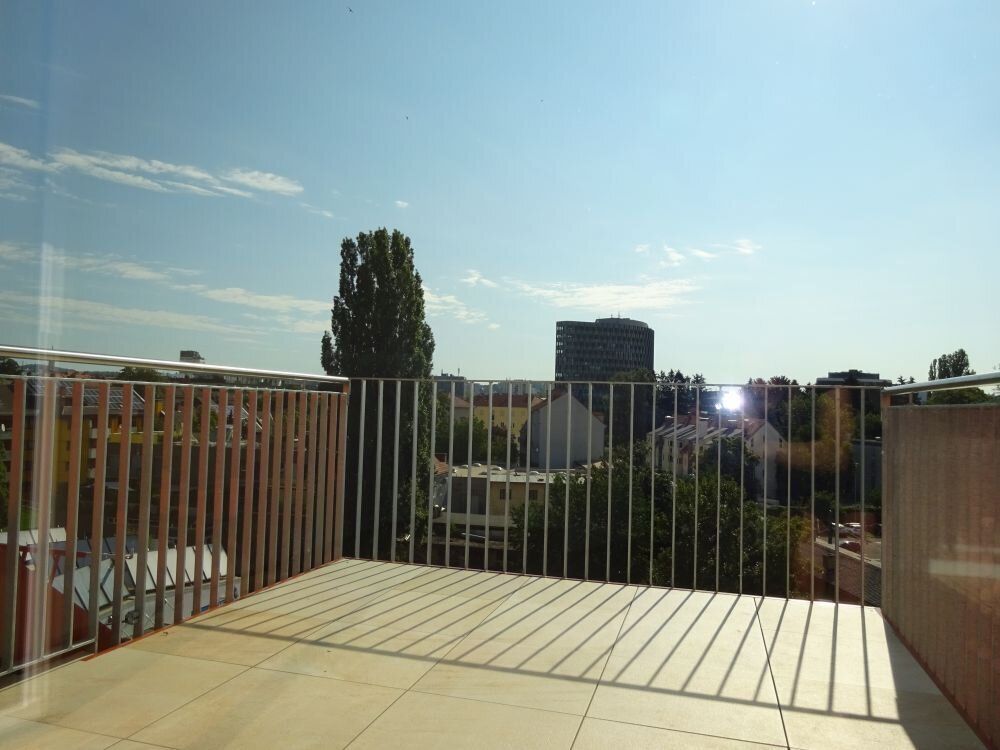 Wunderschöne 3-Zimmer-Wohnung mit großer Dachterrasse in den Innenhof gerichtet - Provisionsfrei